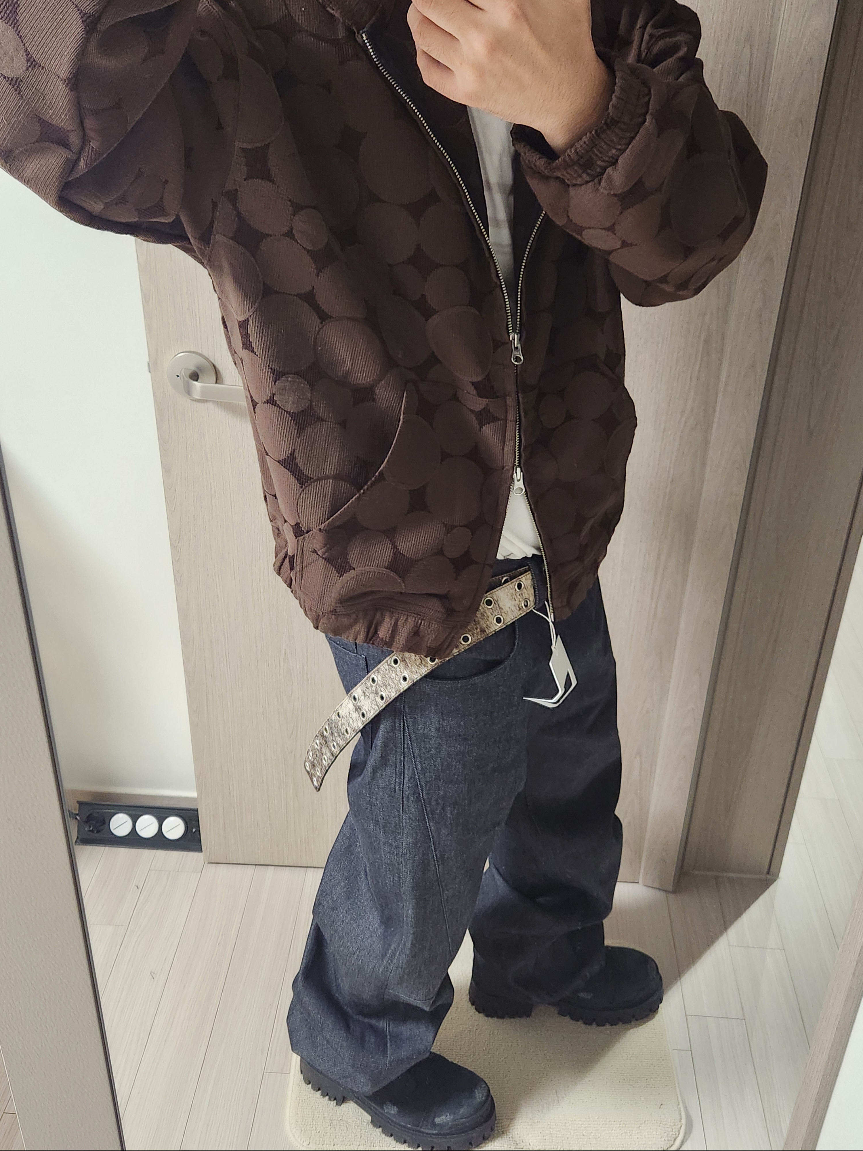Nonnod Zen Zip Hoodie Brown Jacquard, Nonnod Zen Raw Selvedge Denim Pants Indigo 착용 스타일 - 2