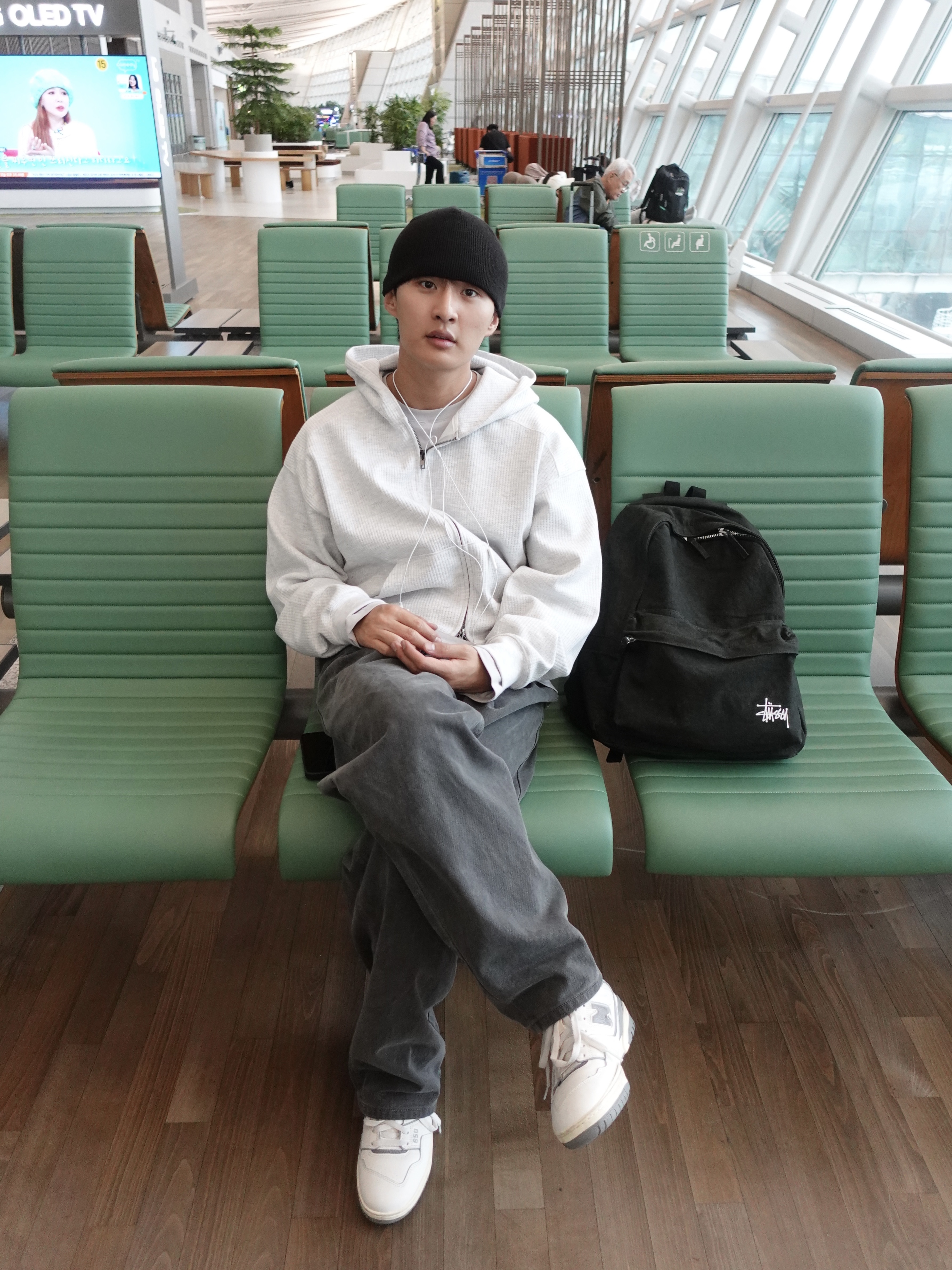 Stussy Canvas Backpack Washed Black, New Balance x Aime Leon Dore 650R White Grey 착용 스타일 - 1