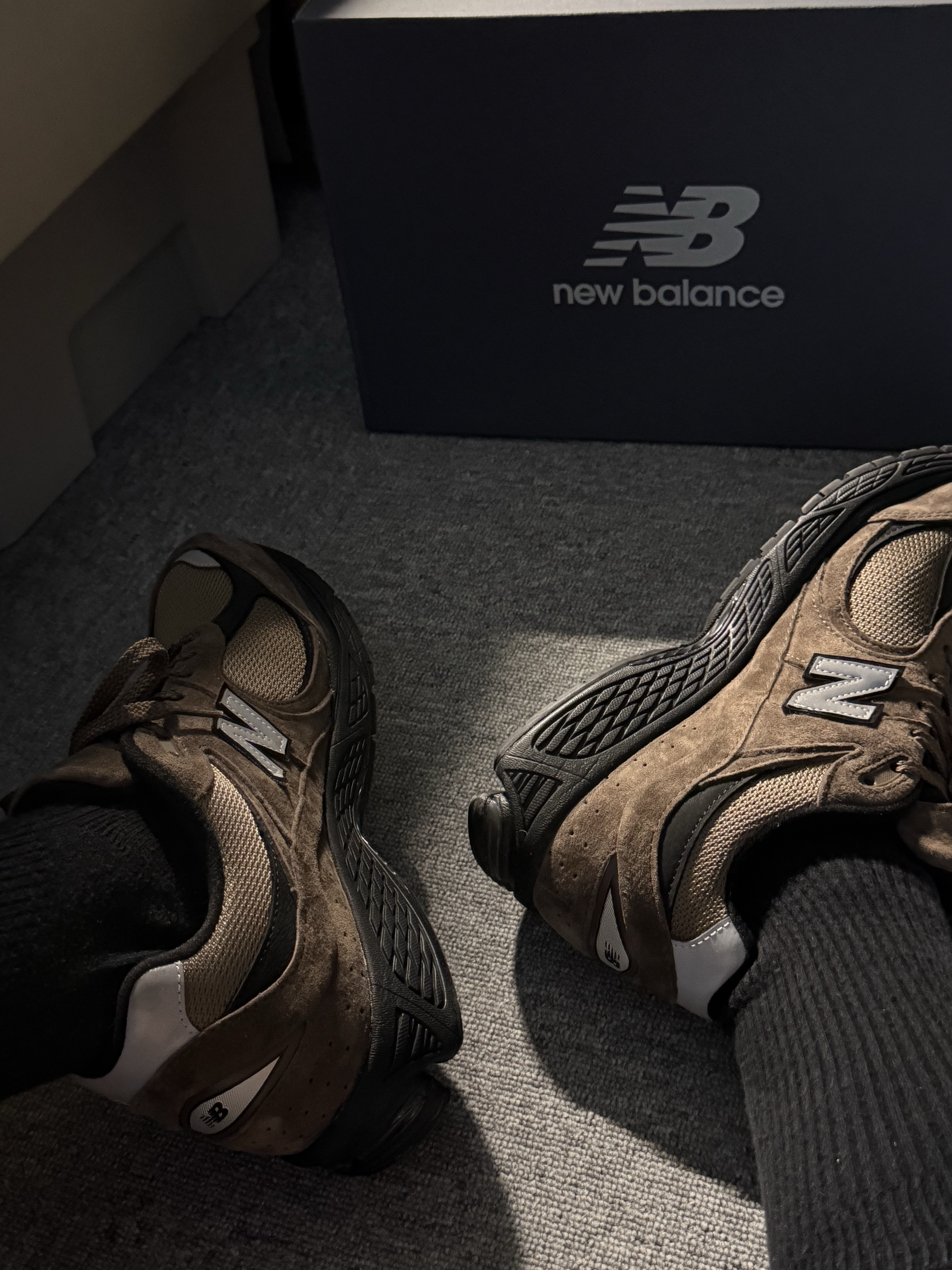 New Balance 2002R Brown Black μ°©μ© μ€νμΌ - 9