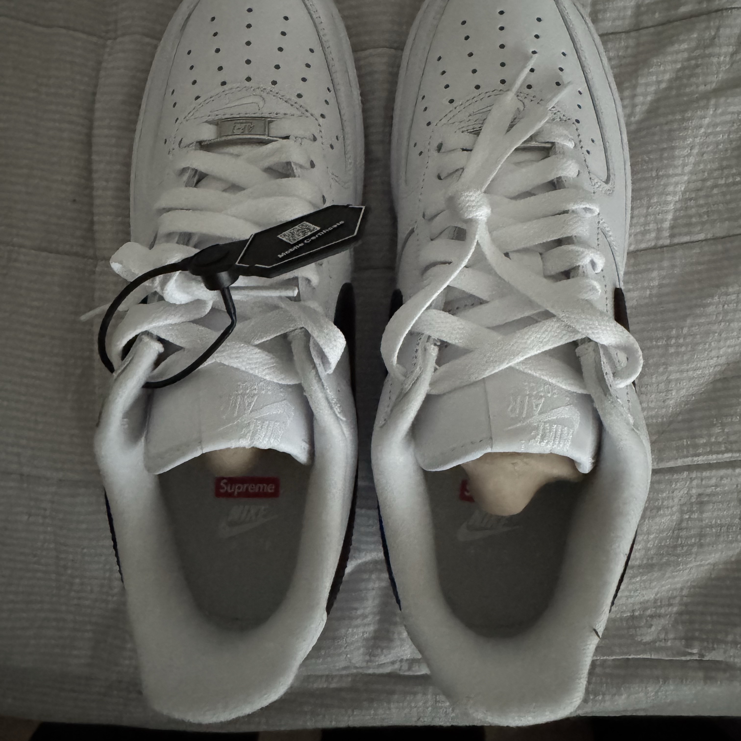 Nike x Supreme Air Force 1 Low White 착용 스타일 - 1