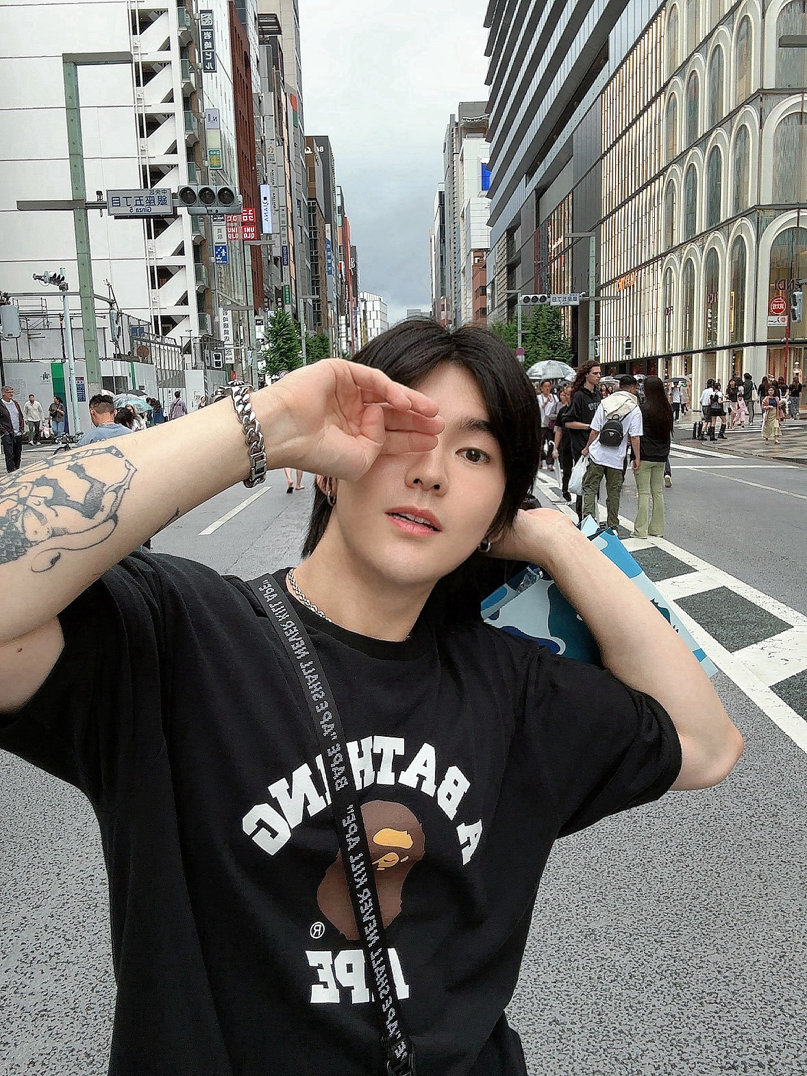 BAPE College T-Shirt Black 착용 스타일 - 1