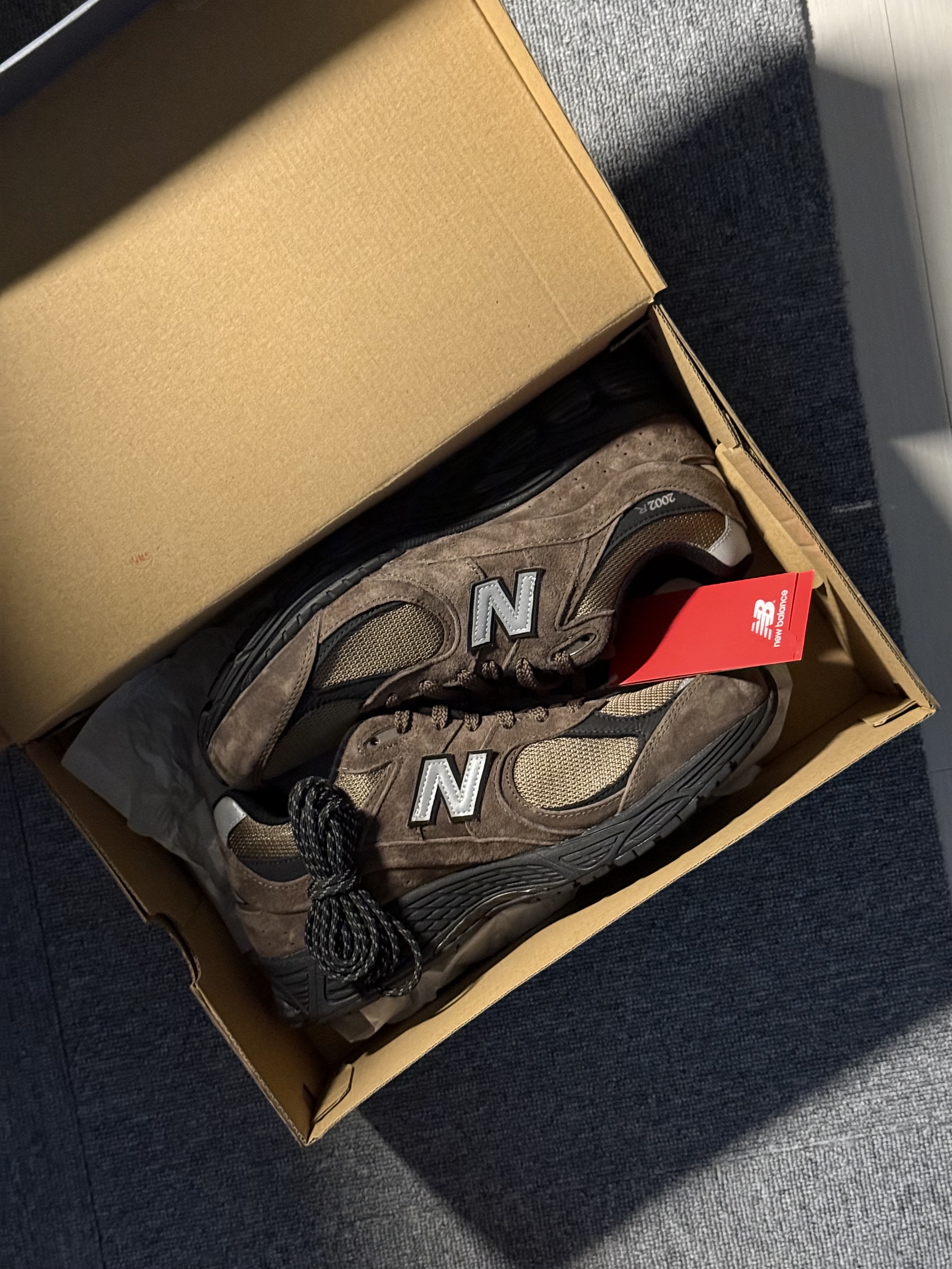 New Balance 2002R Brown Black μ°©μ© μ€νμΌ - 4
