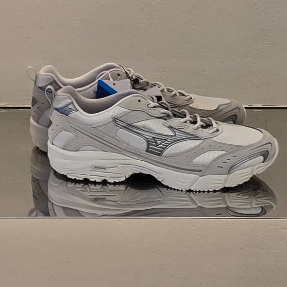 Mizuno MXR Silver Cloud Metallic Gray Vintage Khaki 착용 스타일