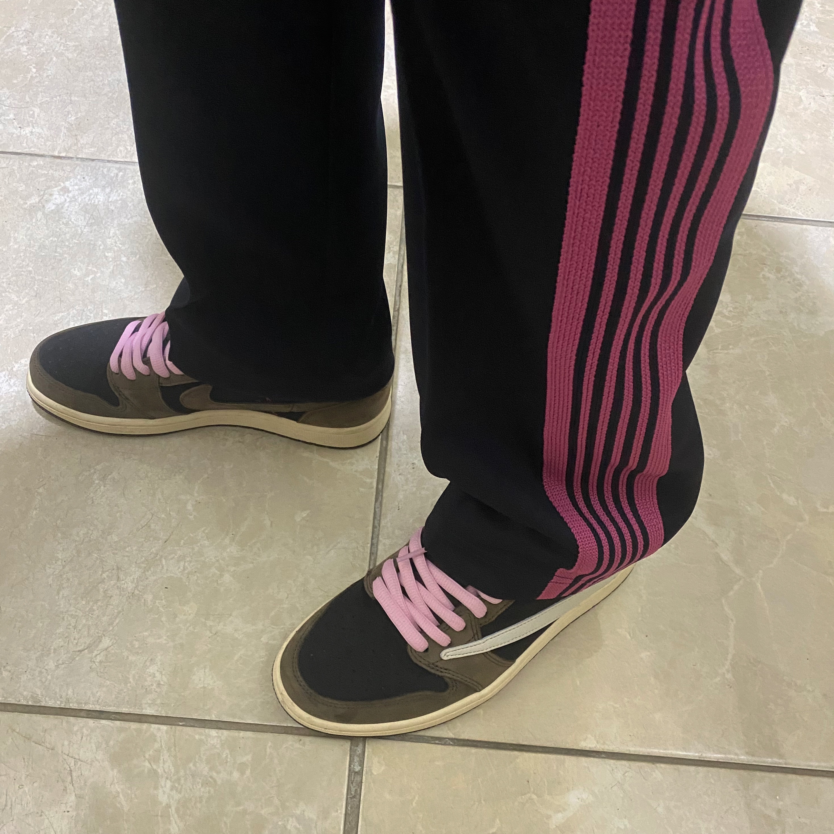 Jordan 1 x Travis Scott Retro Low OG SP Mocha 착용 스타일