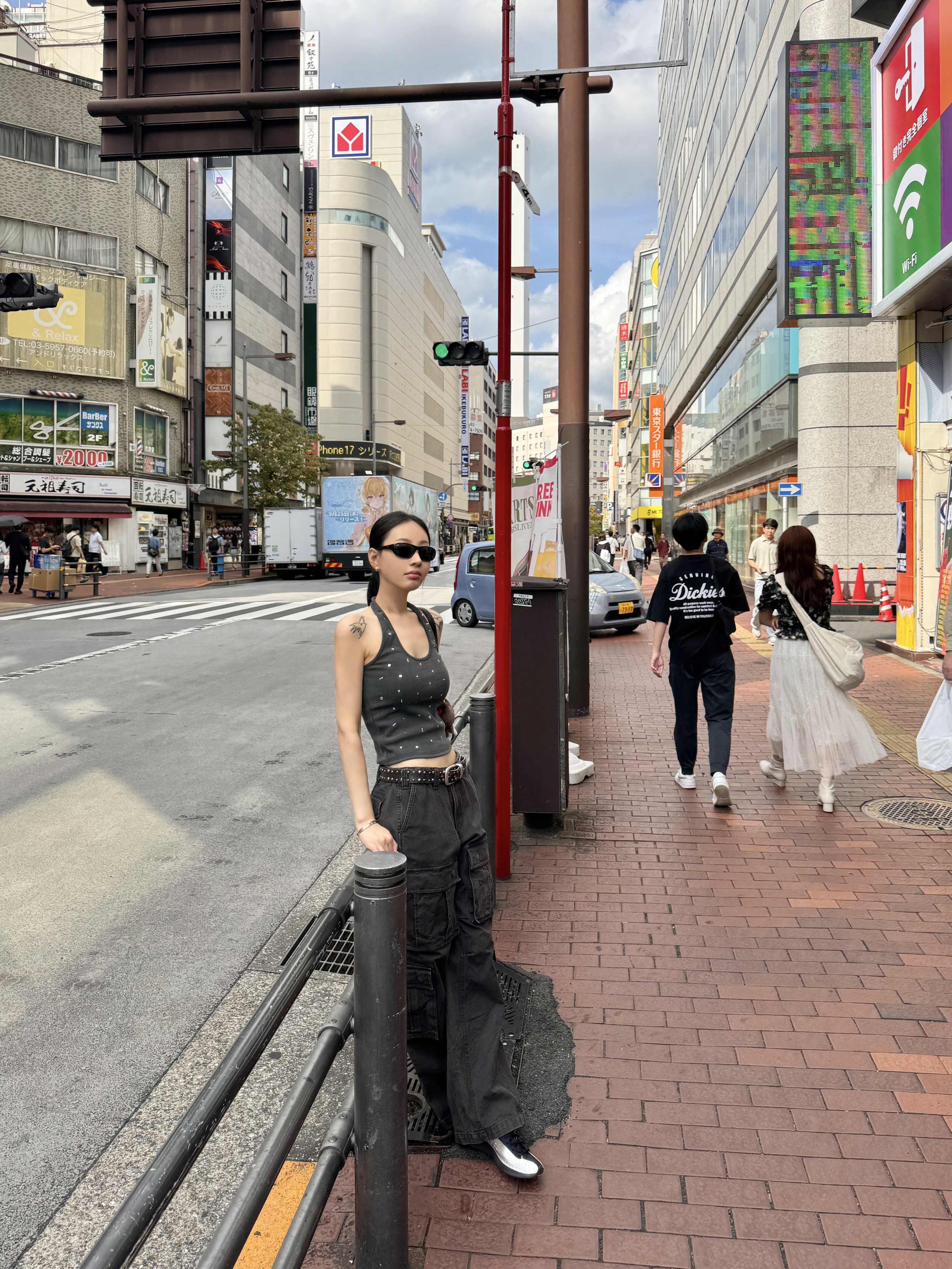 (W) Nike Air Superfly Metallic Silver and Black, Ray-Ban DADDY-O II Polished Black Frame Green Classic G-15 Lenses 착용 스타일 - 1