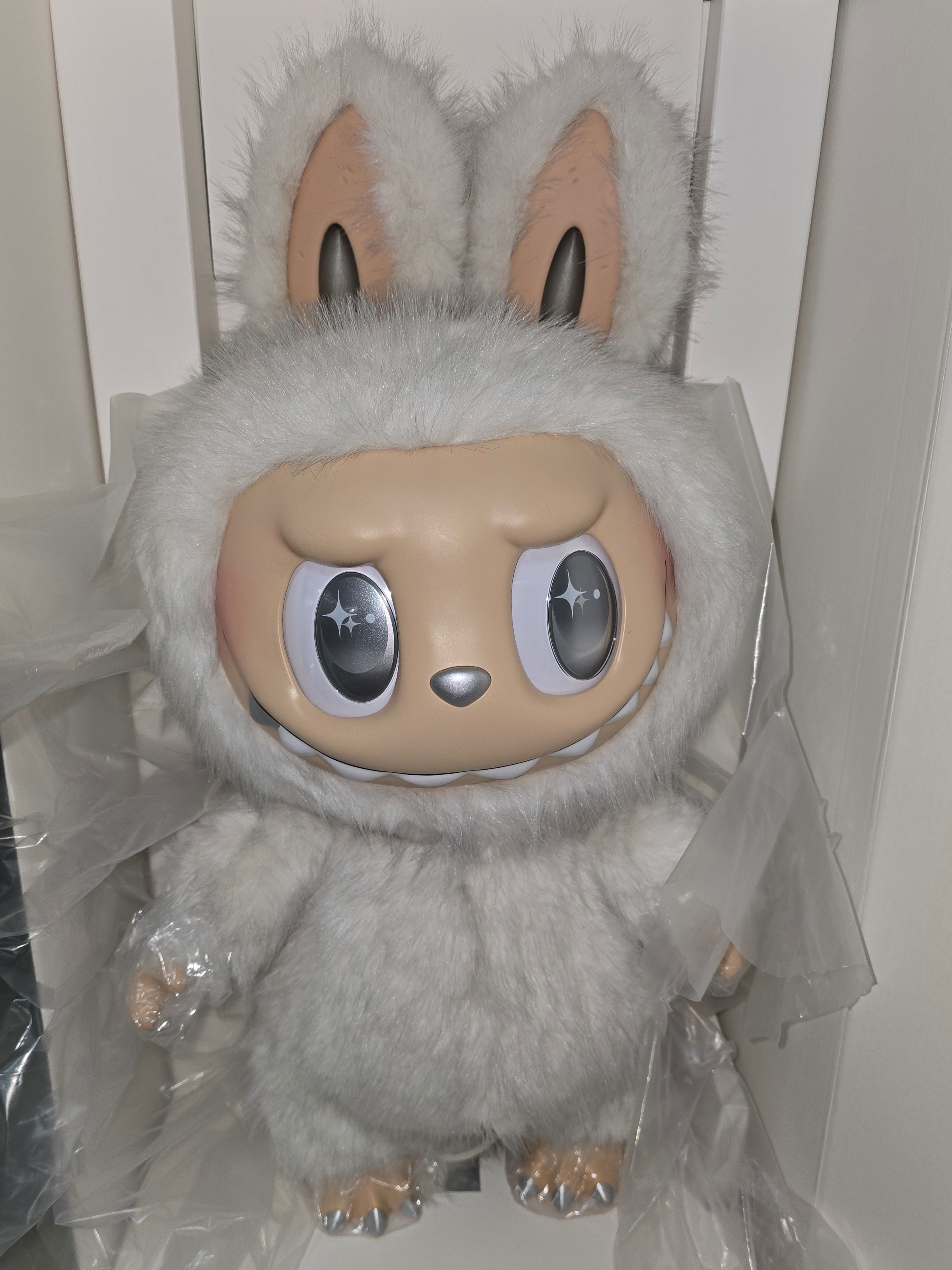 Pop Mart The Monsters Zimomo Angel In Clouds Vinyl Face Doll, Pop Mart Labubu The Monsters Highlight Series ID Keyring (Opened Case) 착용 스타일 - 1