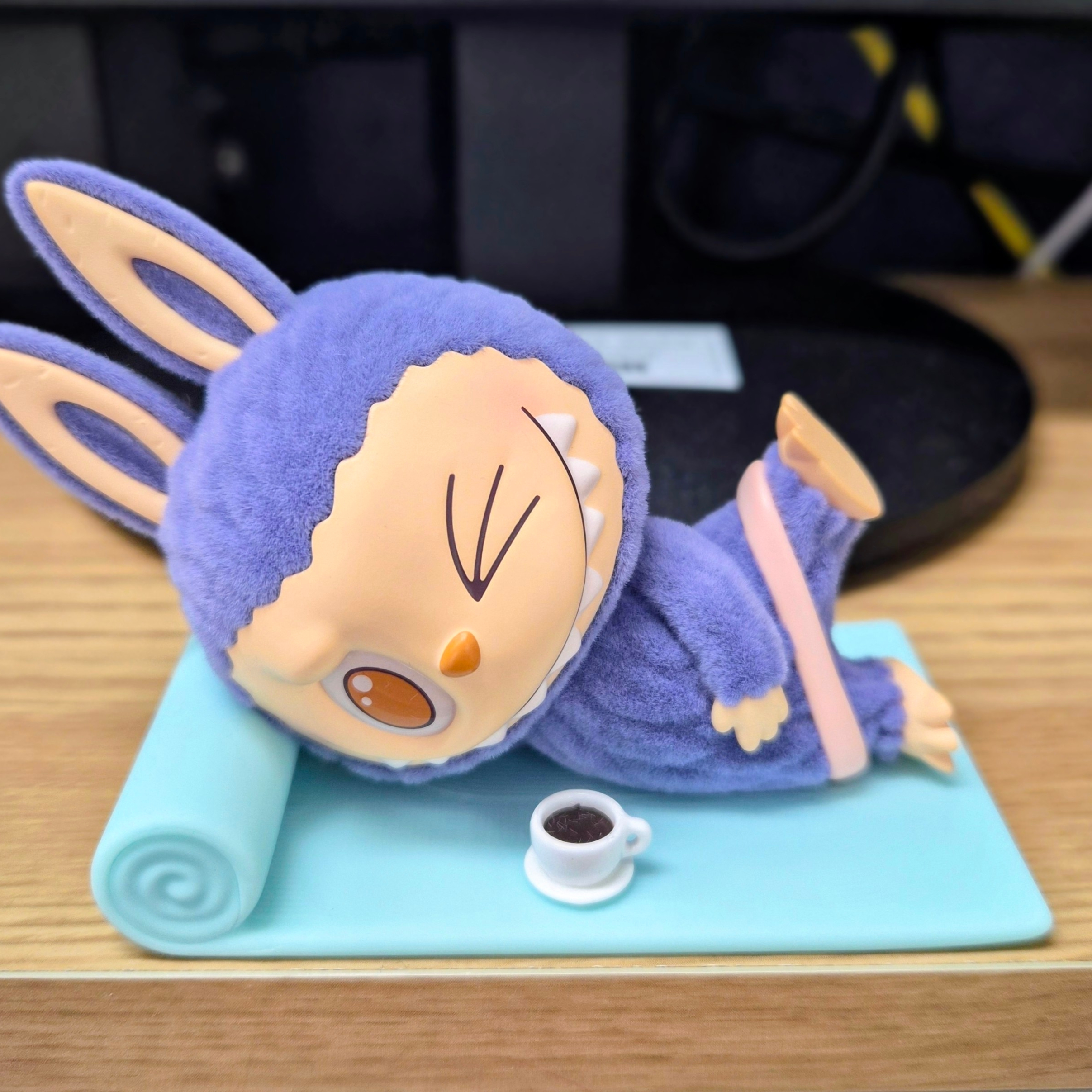 Pop Mart Labubu Lazy Yoga Series Americano (Opened Case) 착용 스타일