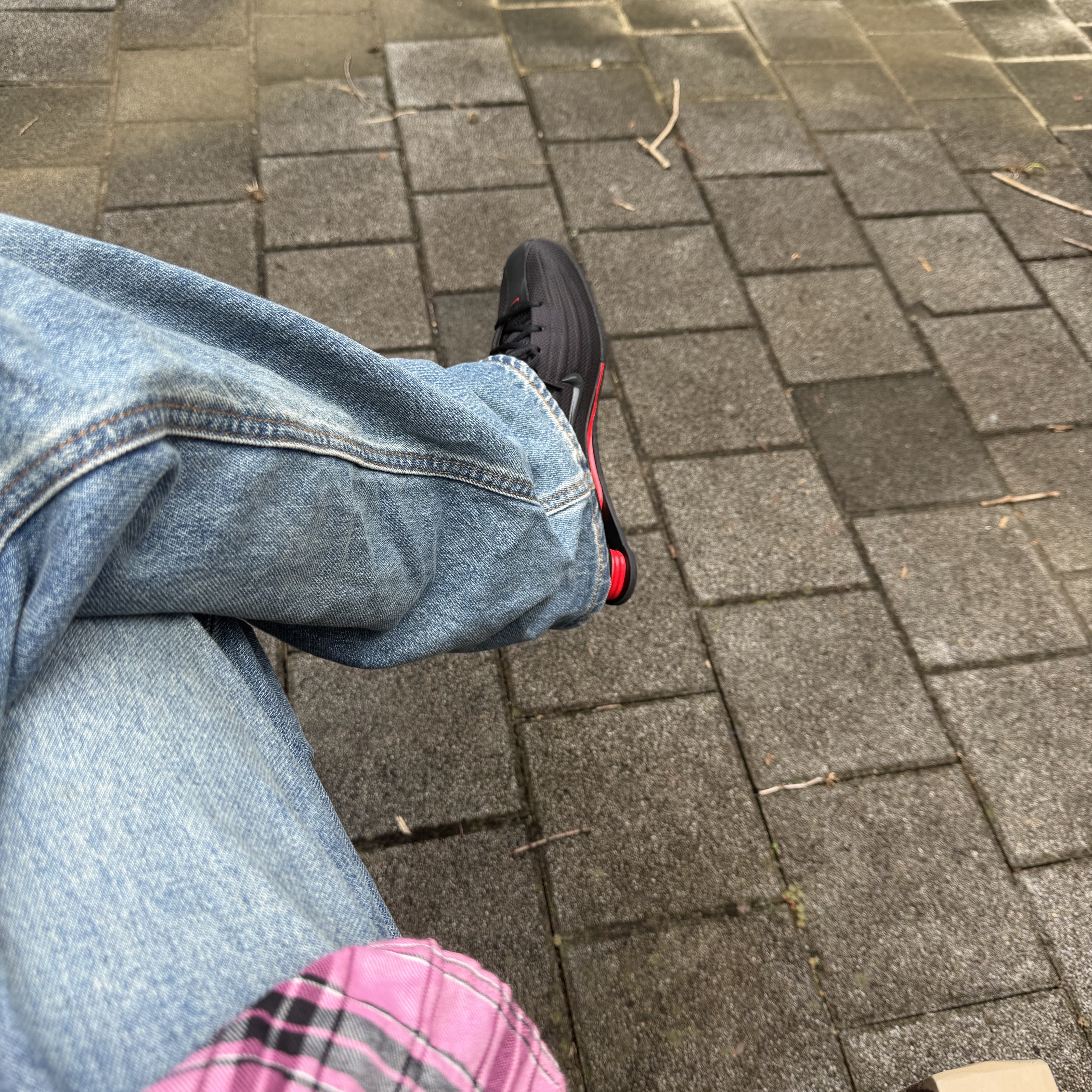 (W) Nike Shox Z Black University Red, Our Legacy Borrowed BD Shirt Cerise Memory Check 착용 스타일 - 2