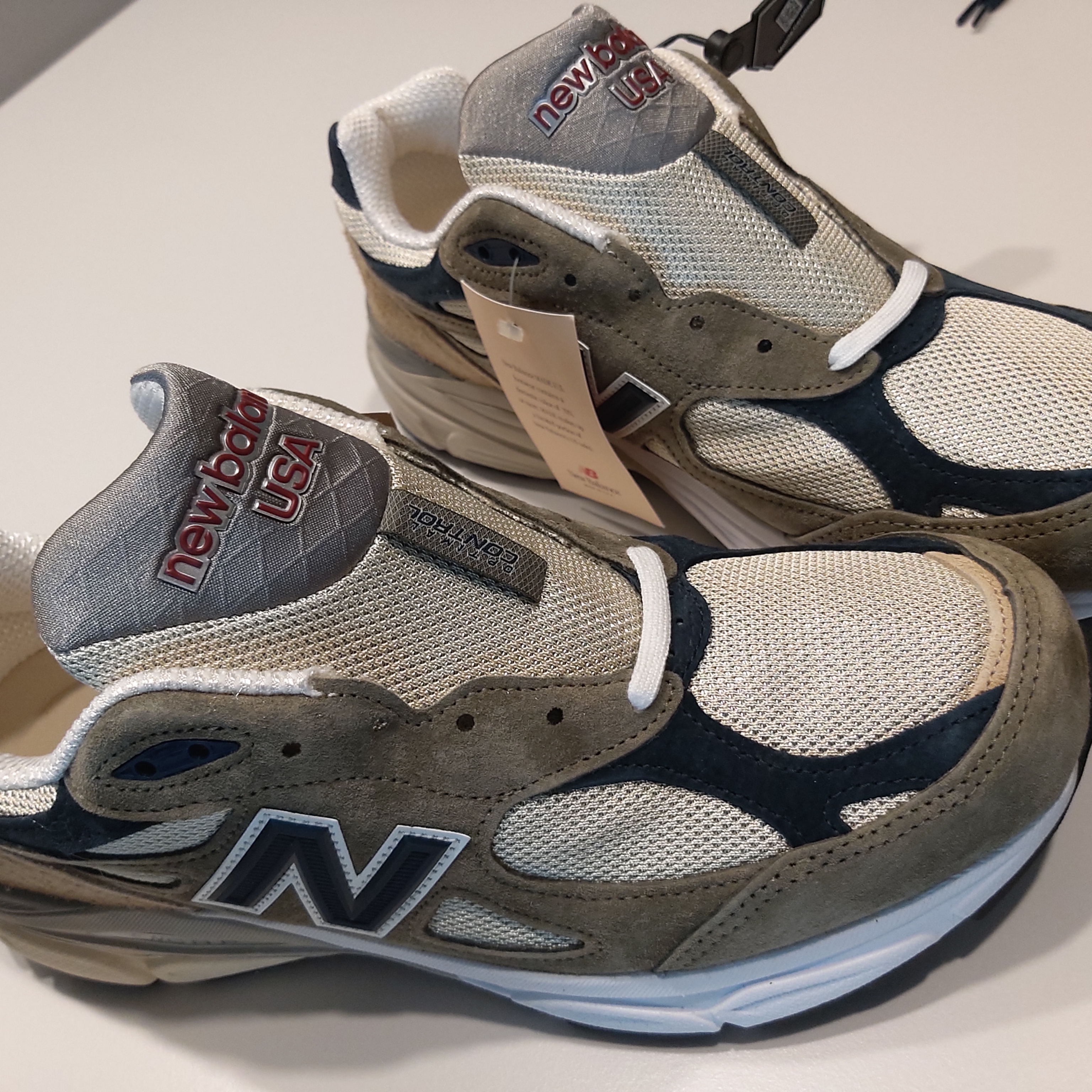 New Balance 990v3 Made in USA Olive 착용 스타일 - 4