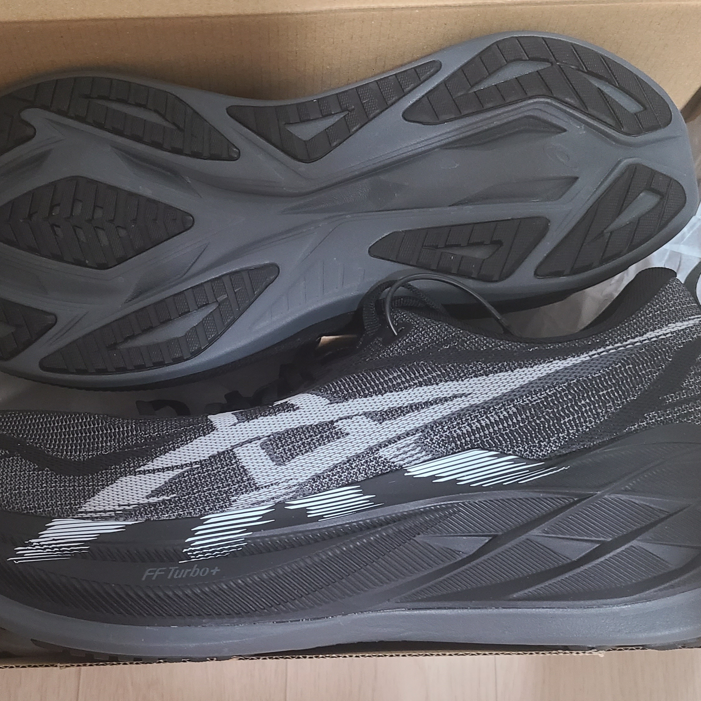 Asics Superblast 2 Black White 착용 스타일