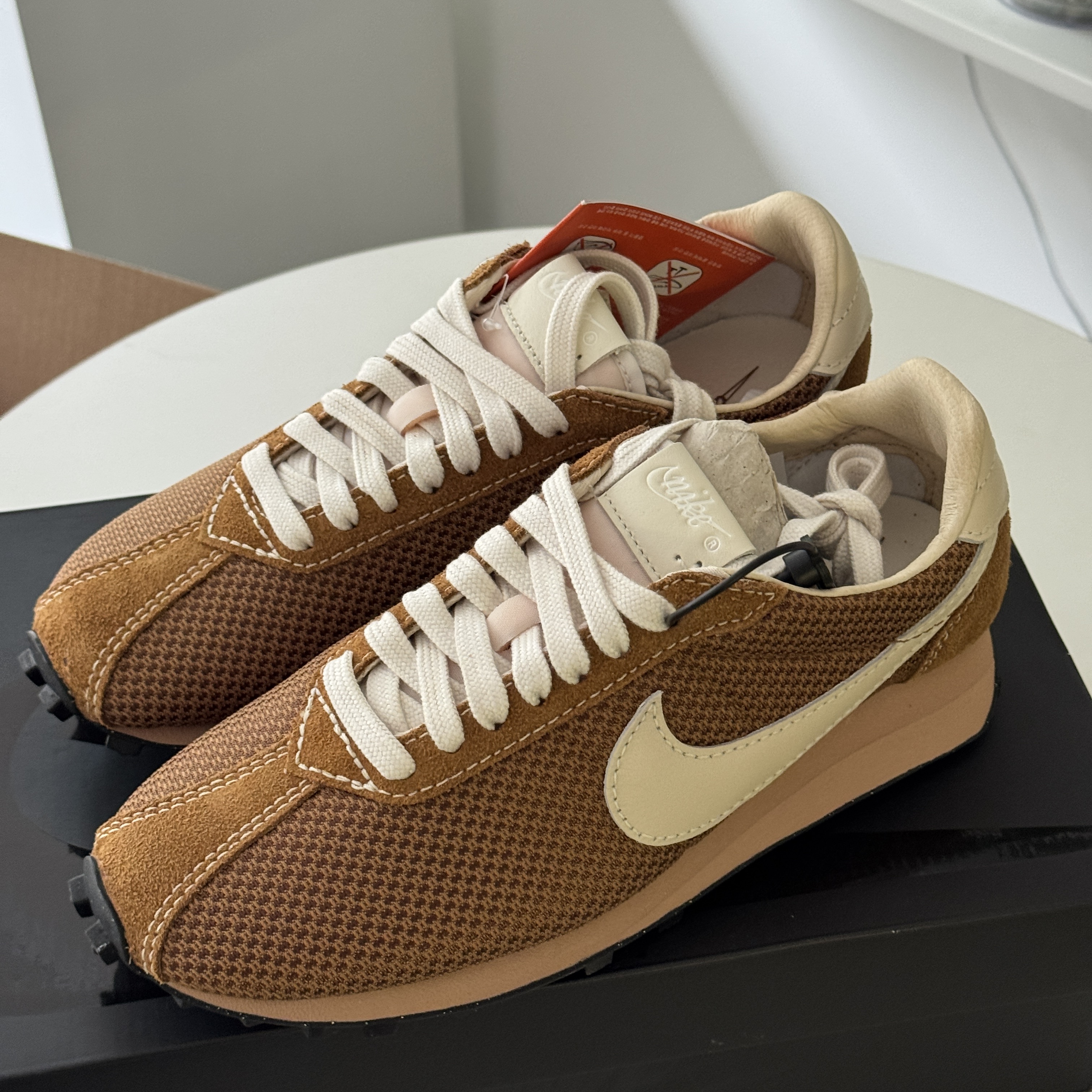 Nike LD-1000 Baroque Brown Hemp 착용 스타일 - 1