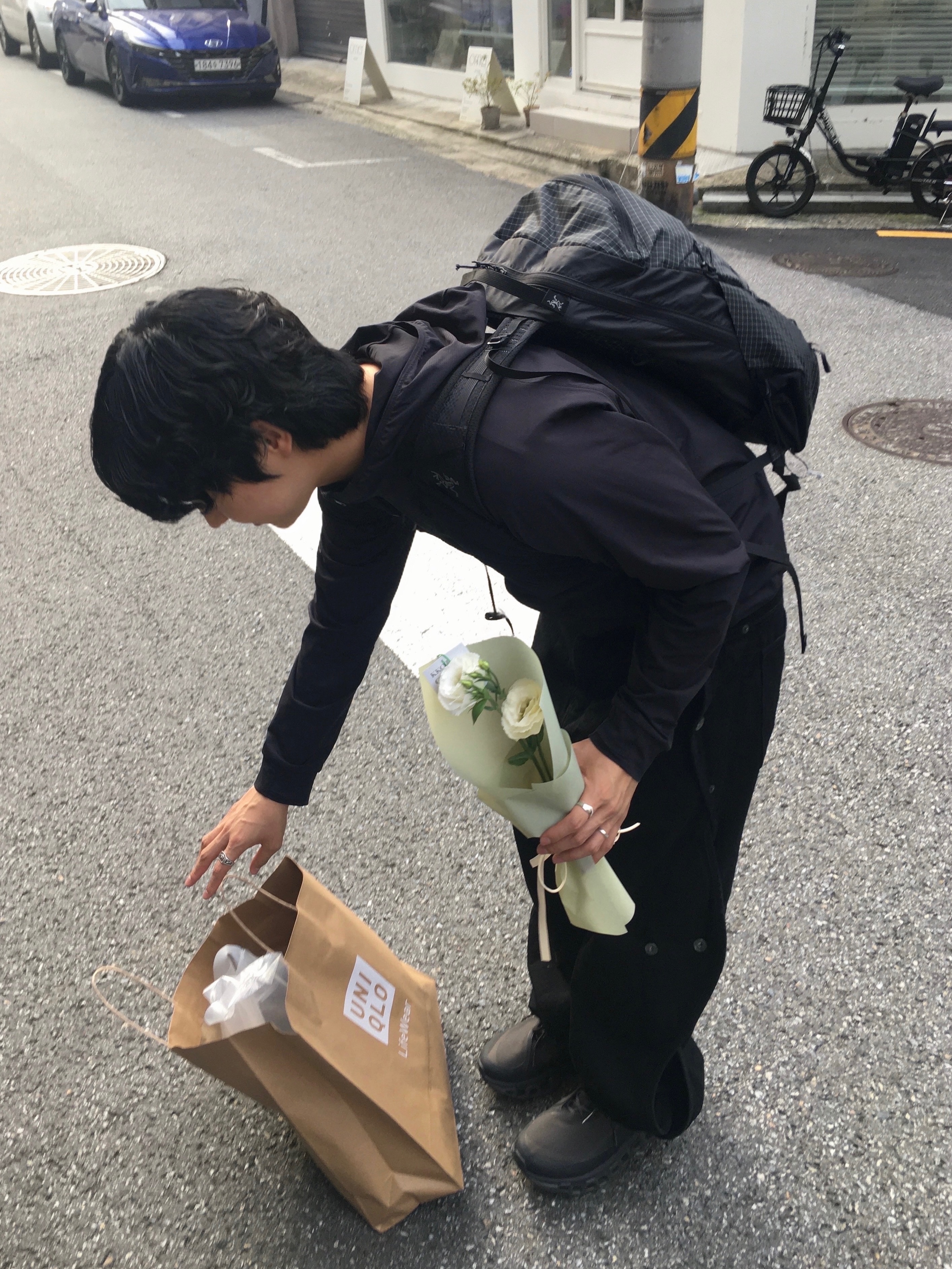 Arc'teryx Aerios 18 Backpack Black, On Running x Post Archive Faction (Paf) Cloudmonster 2 Thorn Brown 착용 스타일