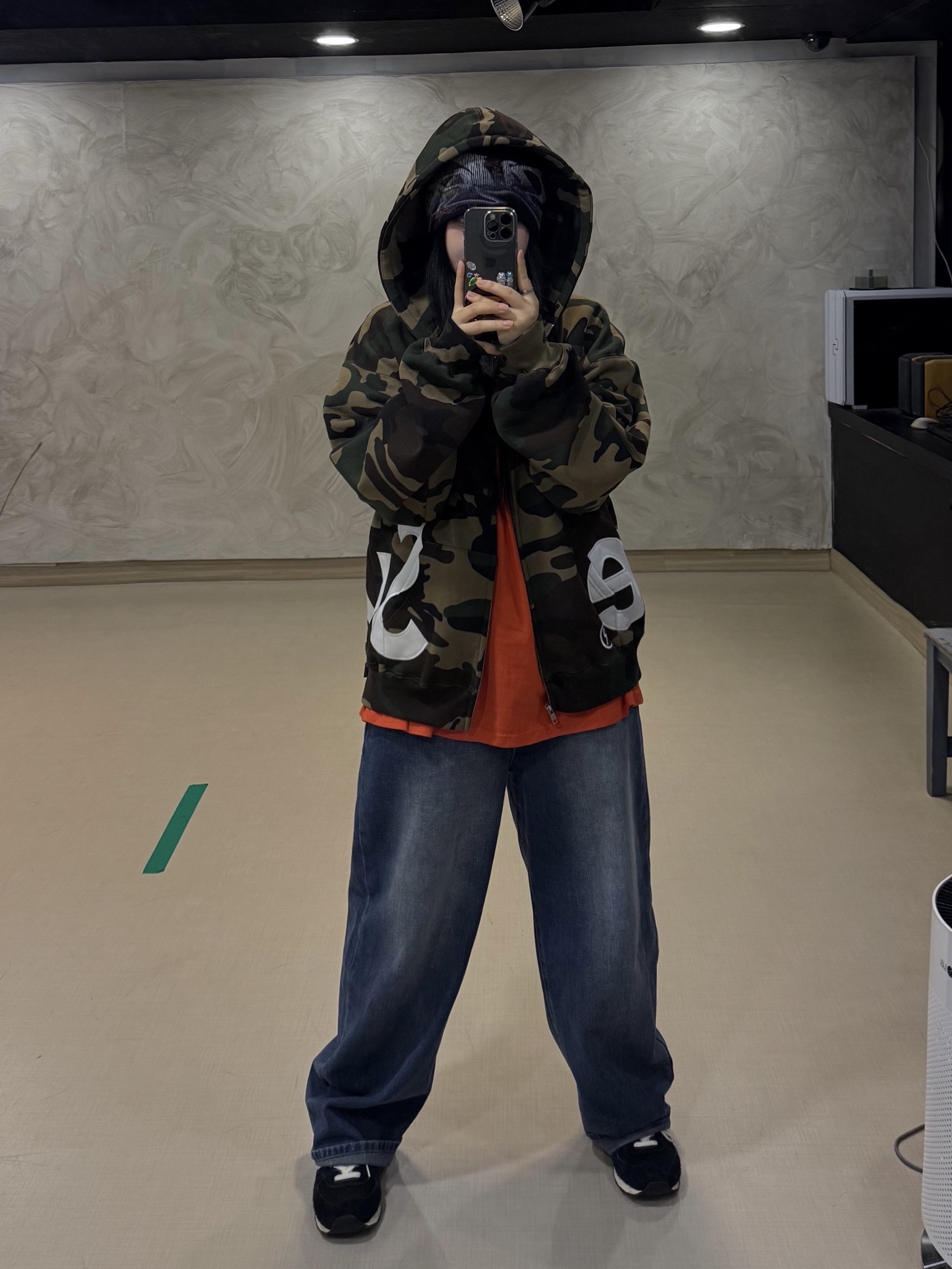 Supreme Big Logo Zip Up Hooded Sweatshirt Woodland Camo - 25SS, Supreme Tag Beanie Black - 25FW 착용 스타일