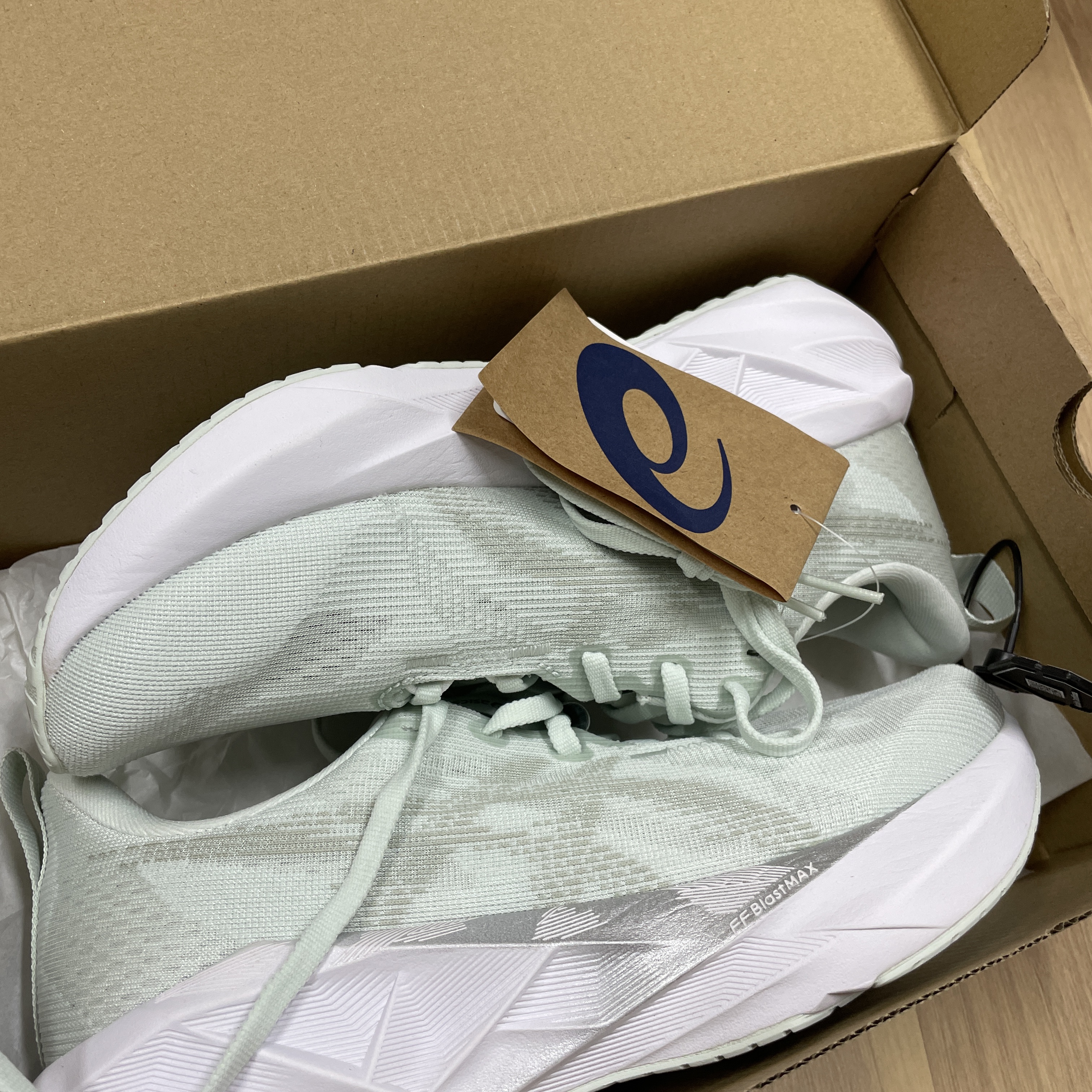 (W) Asics Novablast 5 Pure Aqua Seal Grey 착용 스타일