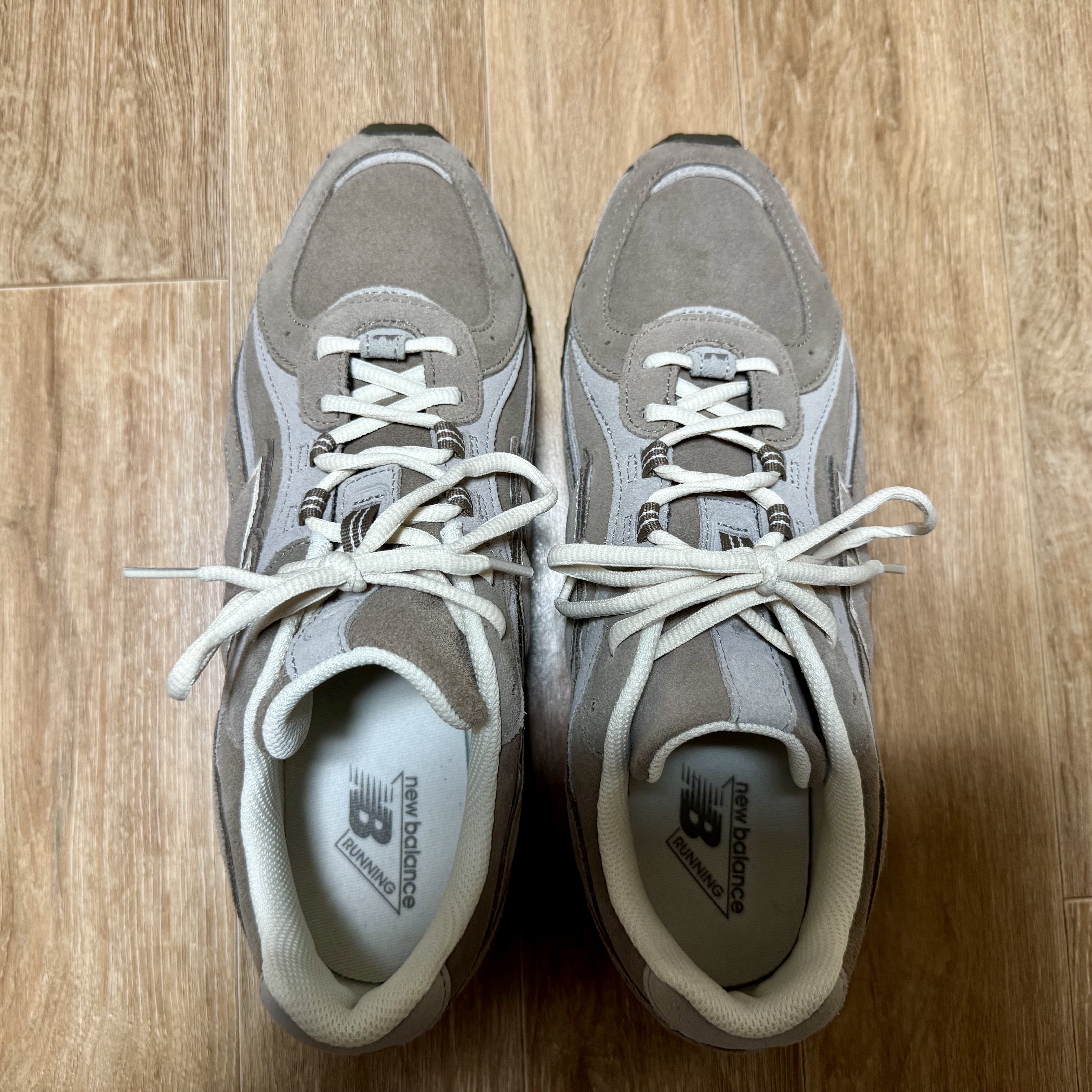 New Balance 204L Suede Mushroom Arid Stone 착용 스타일 - 3