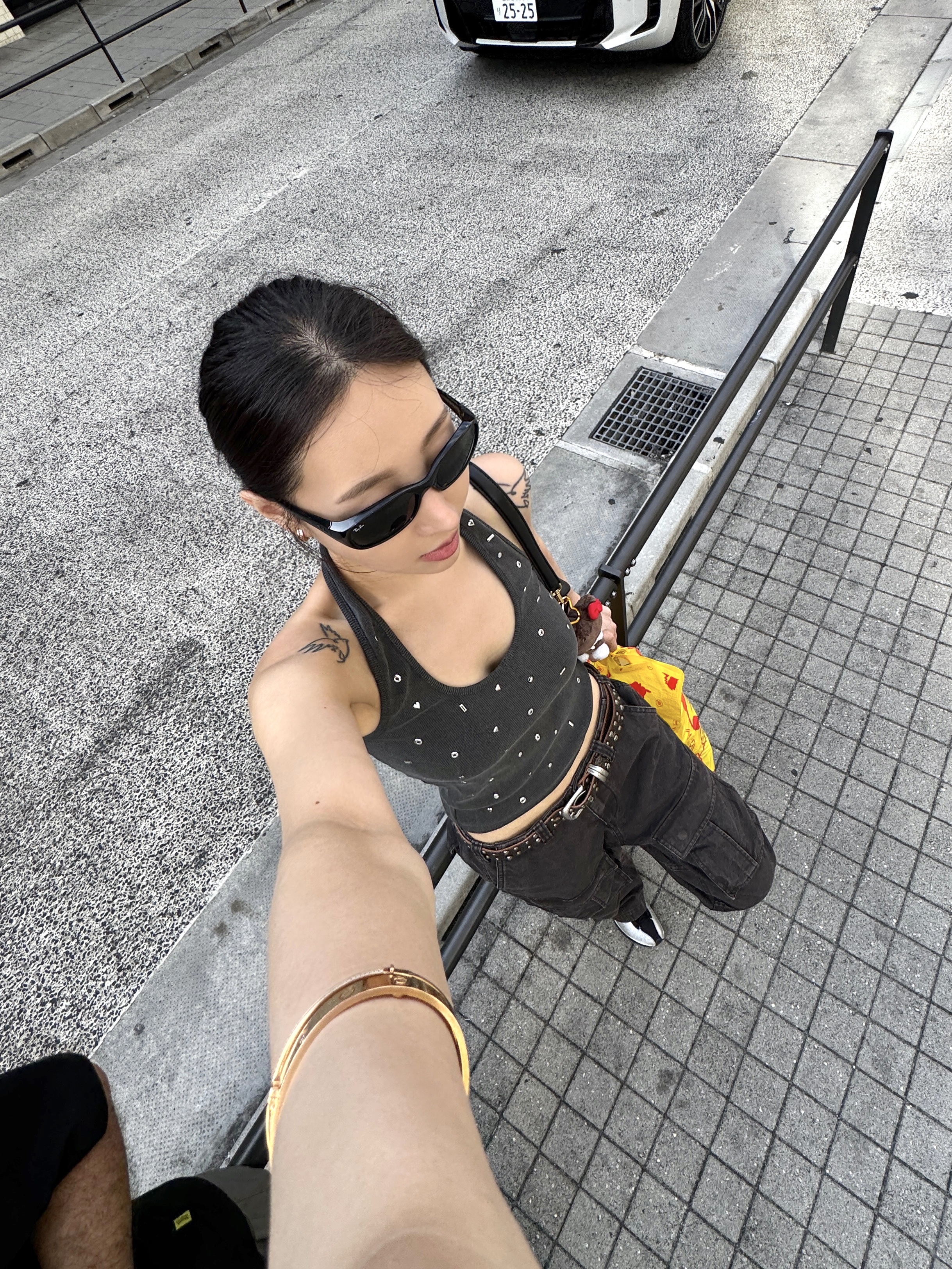 (W) Nike Air Superfly Metallic Silver and Black, Ray-Ban DADDY-O II Polished Black Frame Green Classic G-15 Lenses 착용 스타일 - 3