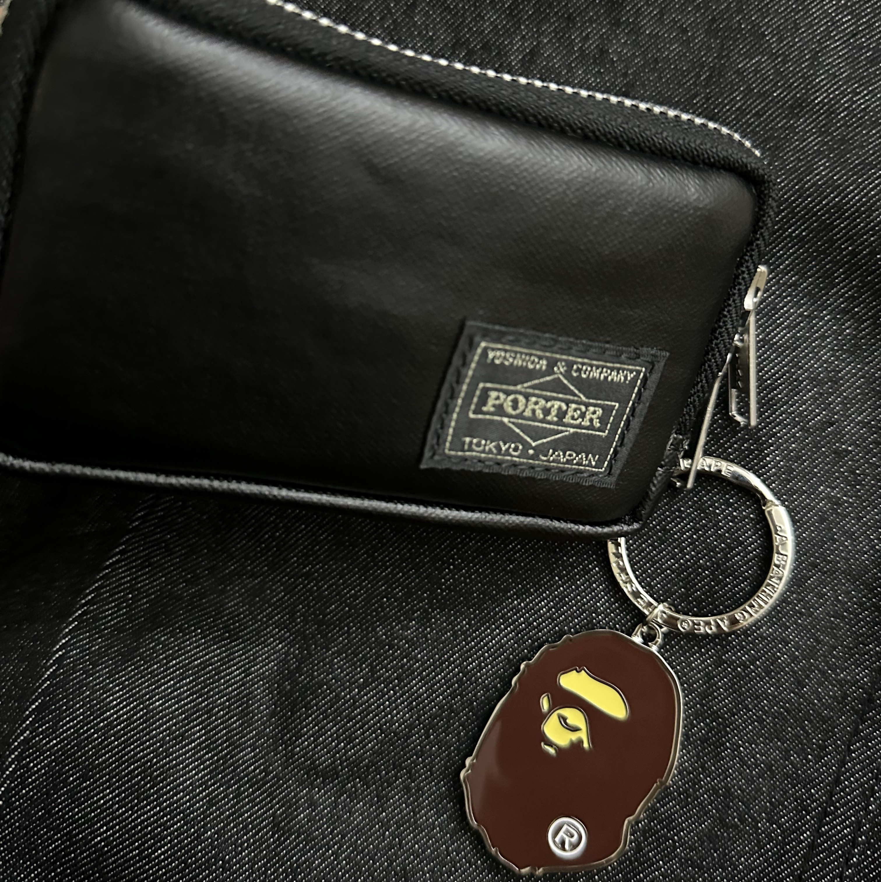Porter Freestyle Multi Coin Case Black, BAPE Ape Head Metal Keychain Brown 착용 스타일