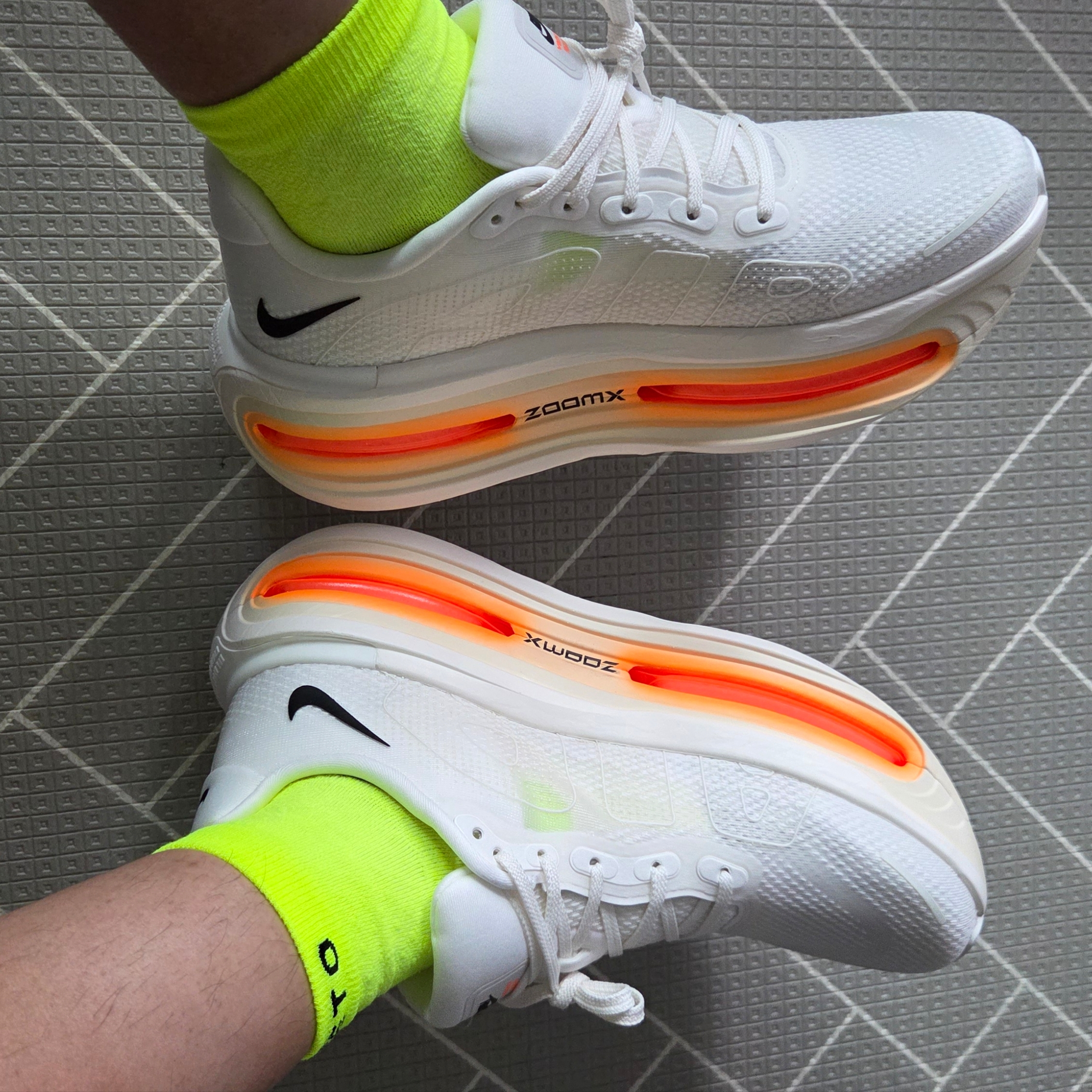 Nike Vomero Premium Sail Coconut Milk 착용 스타일