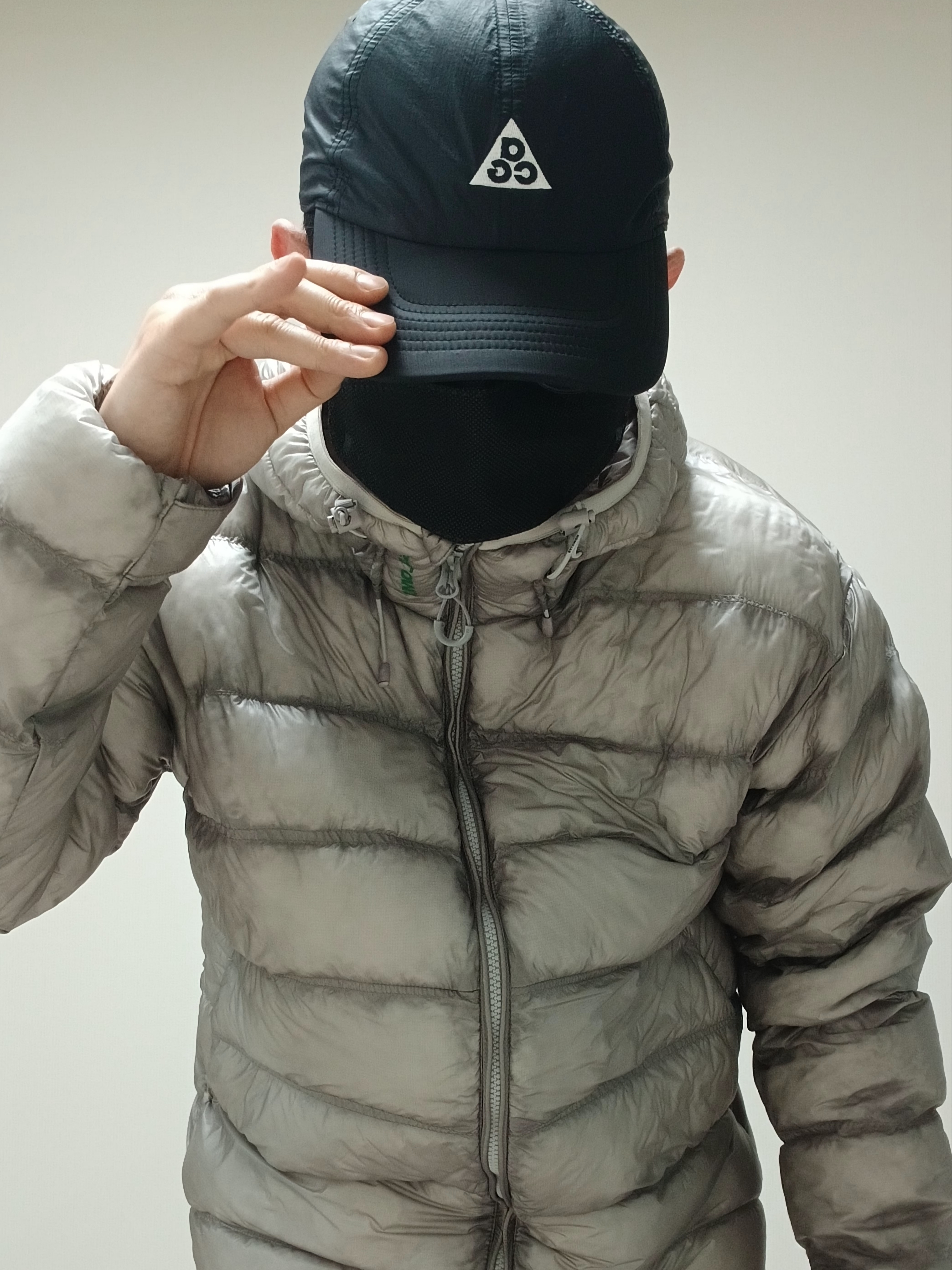 Salomon UNI Cross Insulation Jacket Light Grey, Nike ACG Trail Cap Black 착용 스타일 - 2