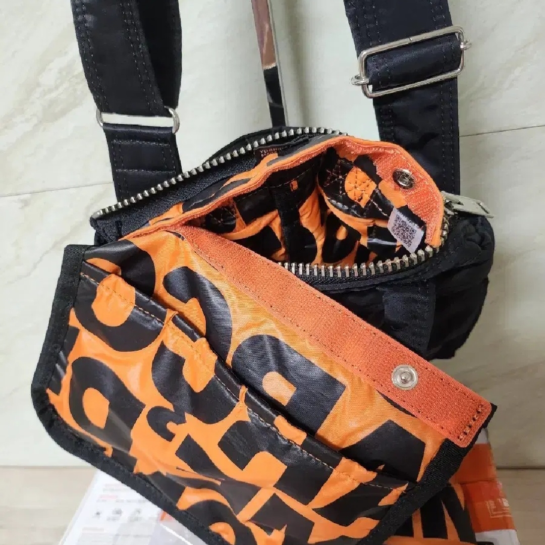 Porter x Comme des Garcons Tanker Helmet Bag XS Black 착용 스타일 - 8