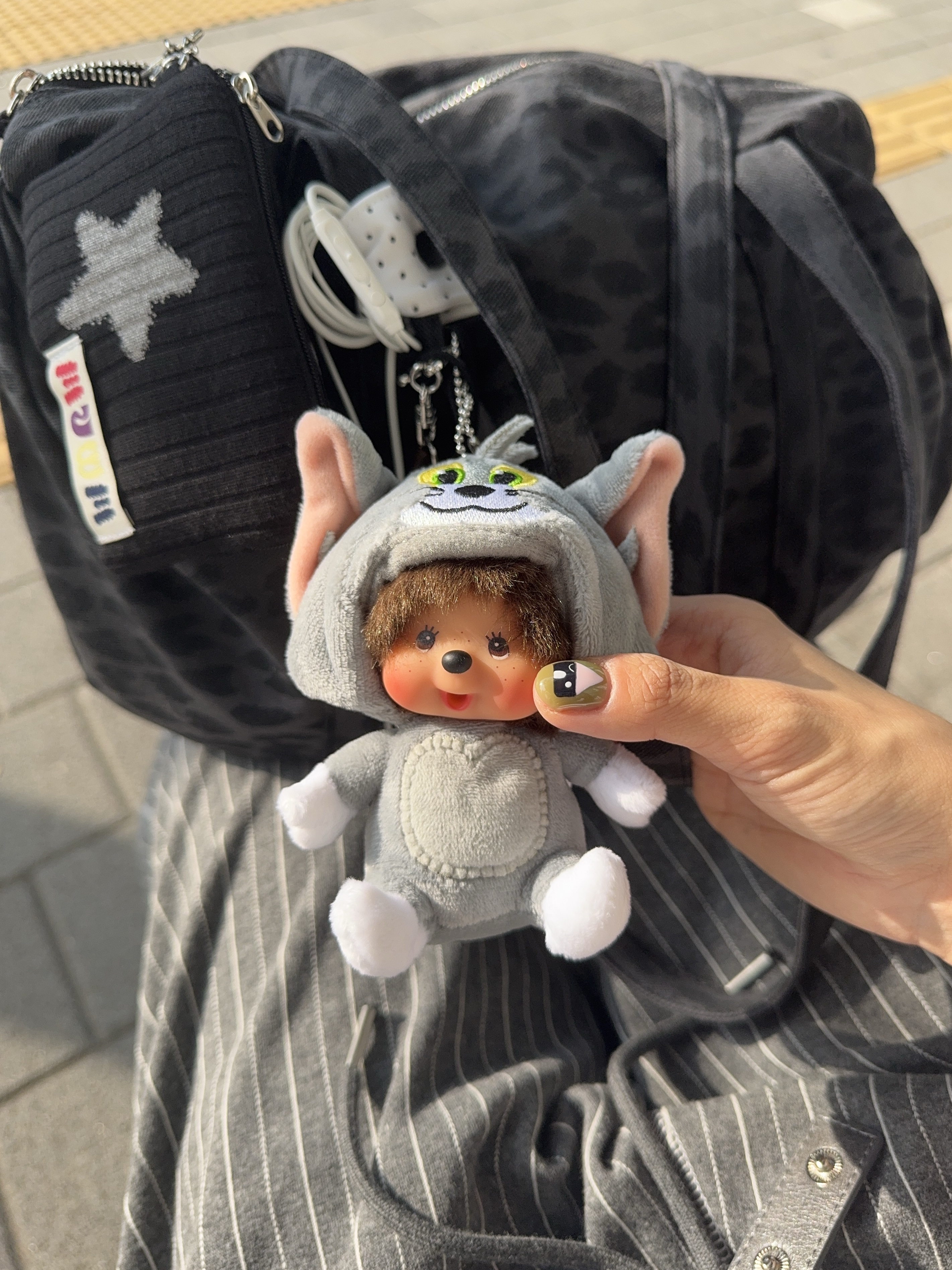 Monchhichi x Tom & Jerry SS Doll Mini Key Chain Tom 착용 스타일 - 3