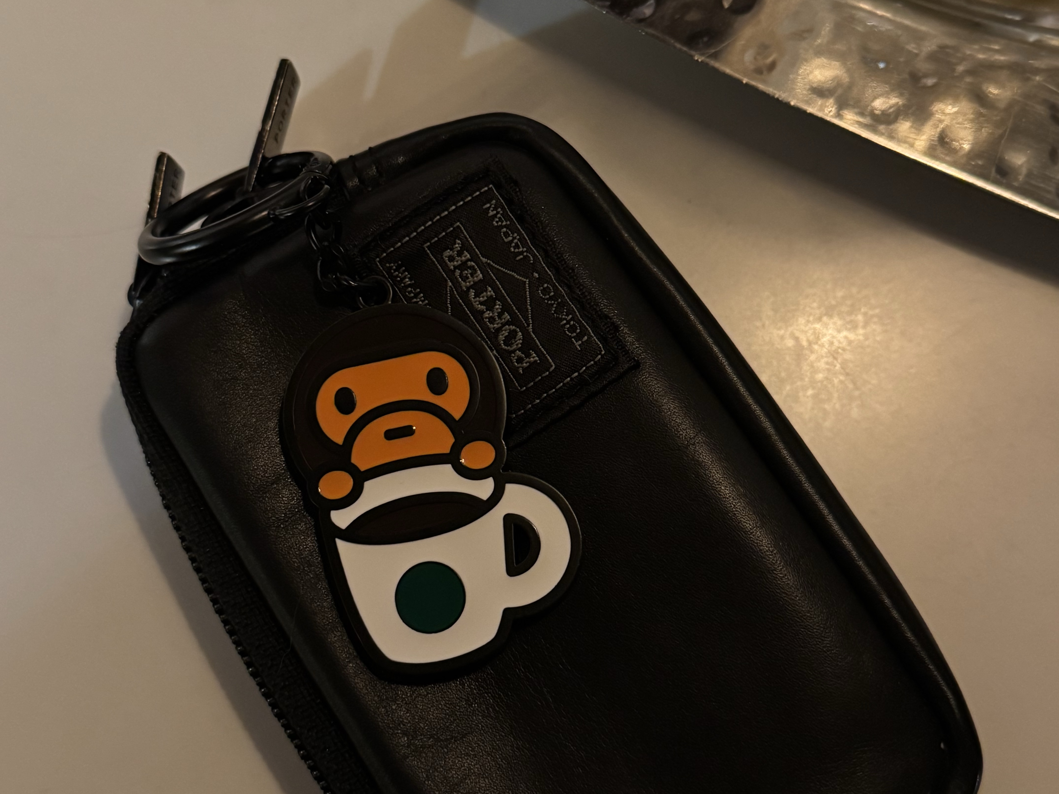 Starbucks x BAPE Baby Milo Keychain 착용 스타일