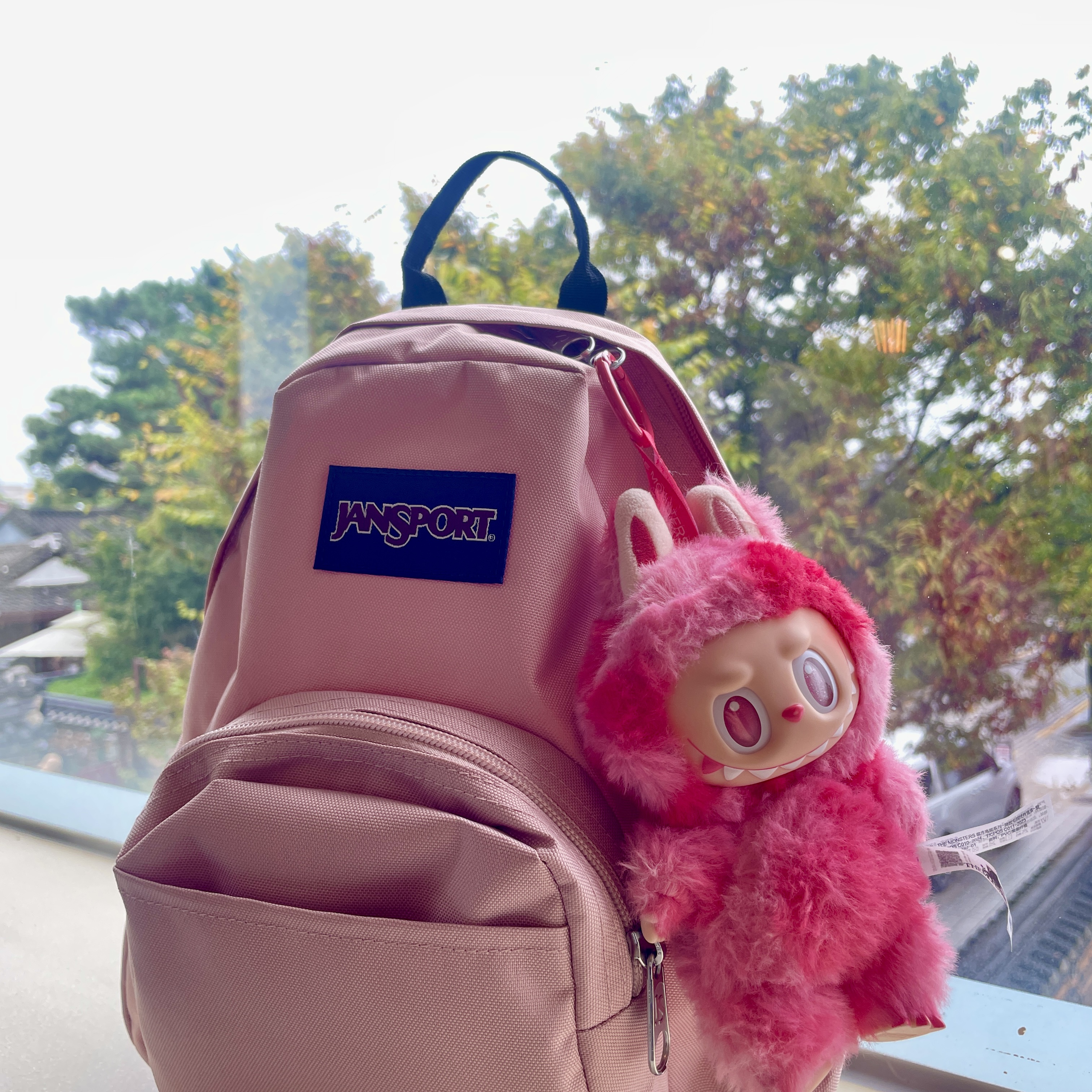Jansport Half Pint Mini Backpack Misty Rose 착용 스타일