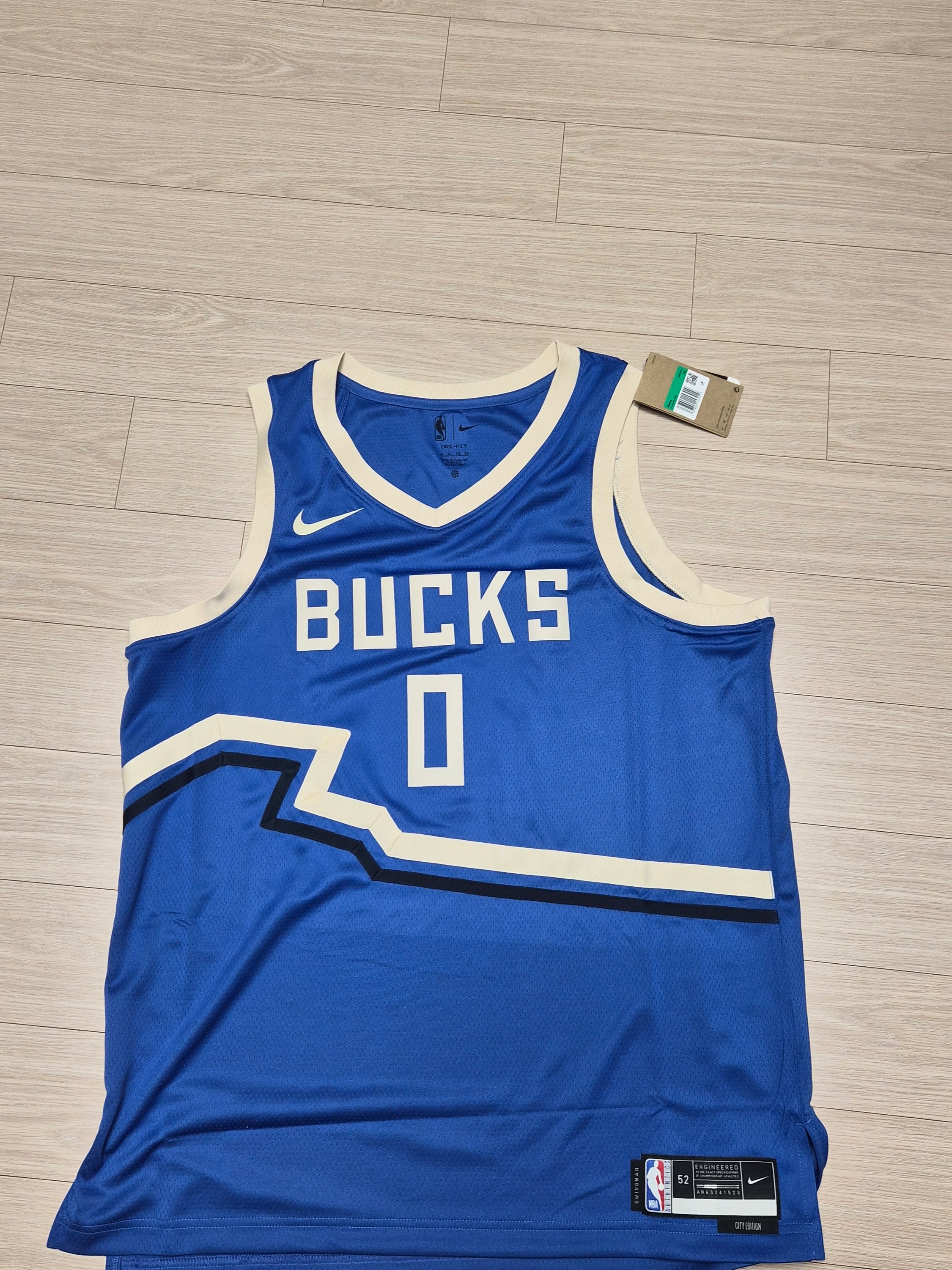 Nike  Damian Lillard Milwaukee Bucks 2024/25 City Edition Dri-Fit NBA Swingman Jersey Game Royal 착용 스타일 - 1
