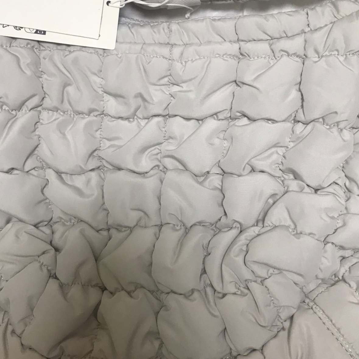 COS Quilted Mini Bag Light Grey 착용 스타일