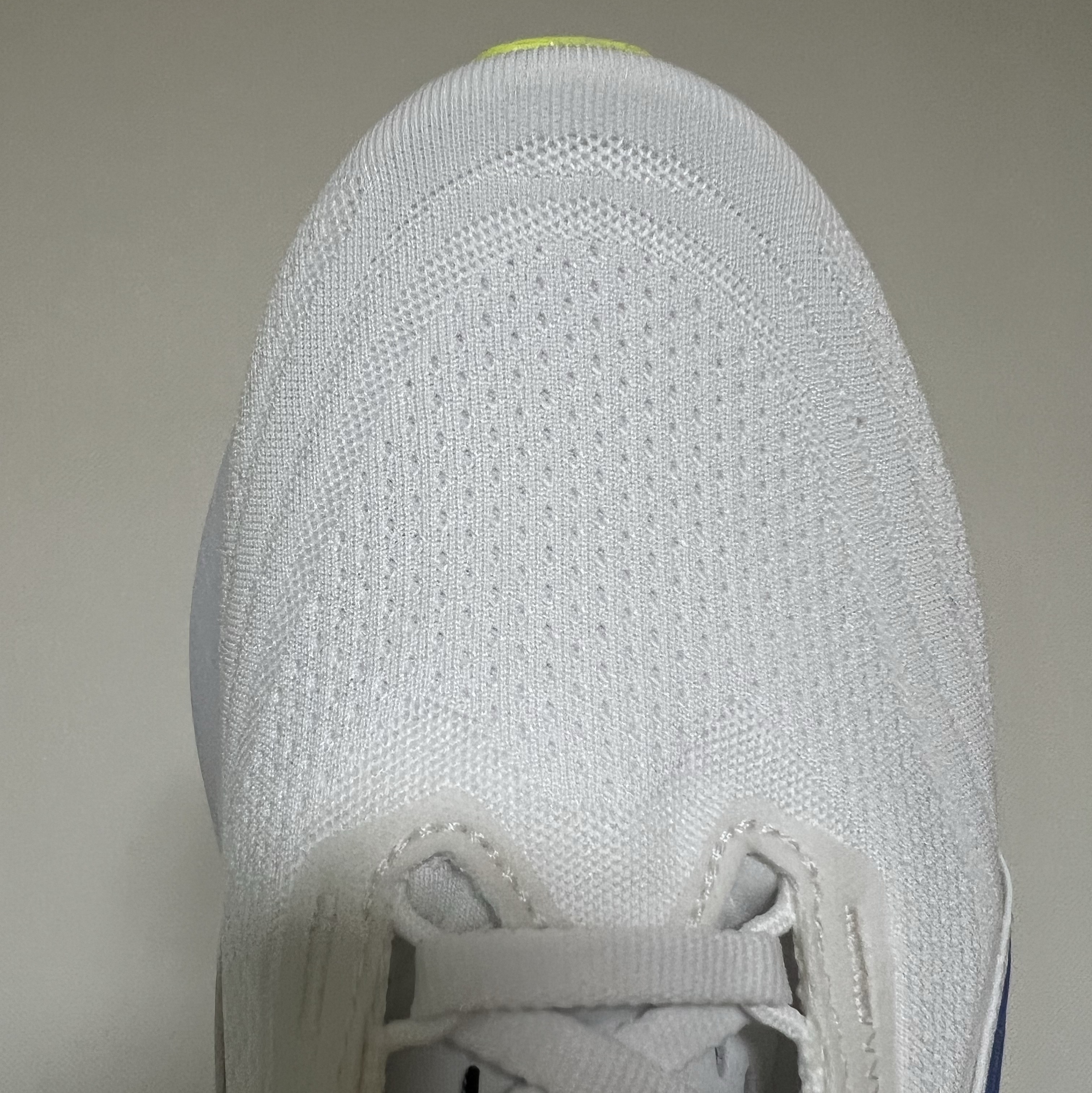 Asics Novablast 5 White Tuna Blue 착용 스타일 - 4