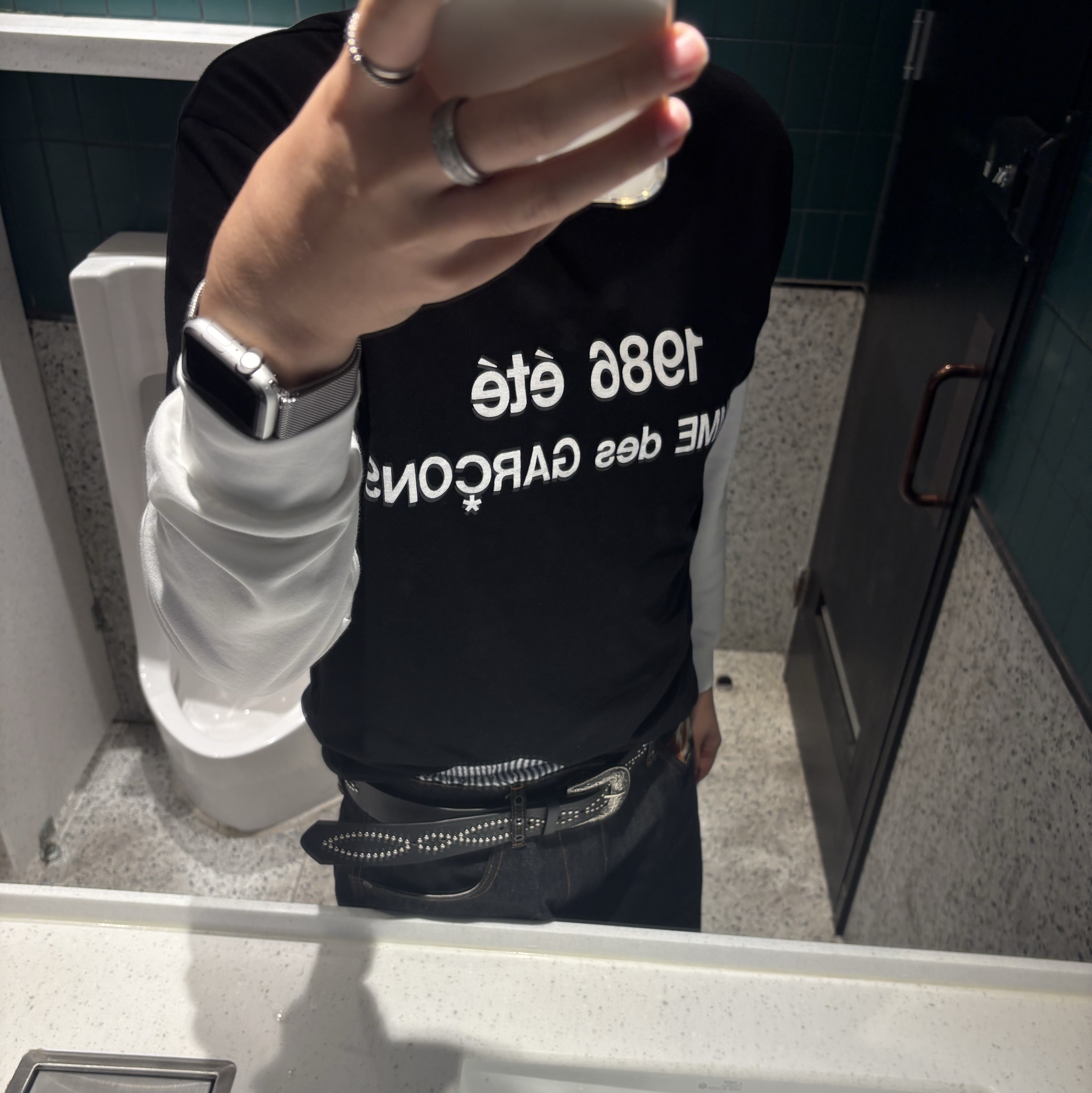 CDG 1986 Comme des Garcons T-Shirt Black 착용 스타일 - 1
