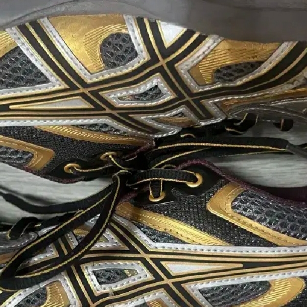 Asics Gel-Quantum Kinetic Carbon Pure Gold 착용 스타일