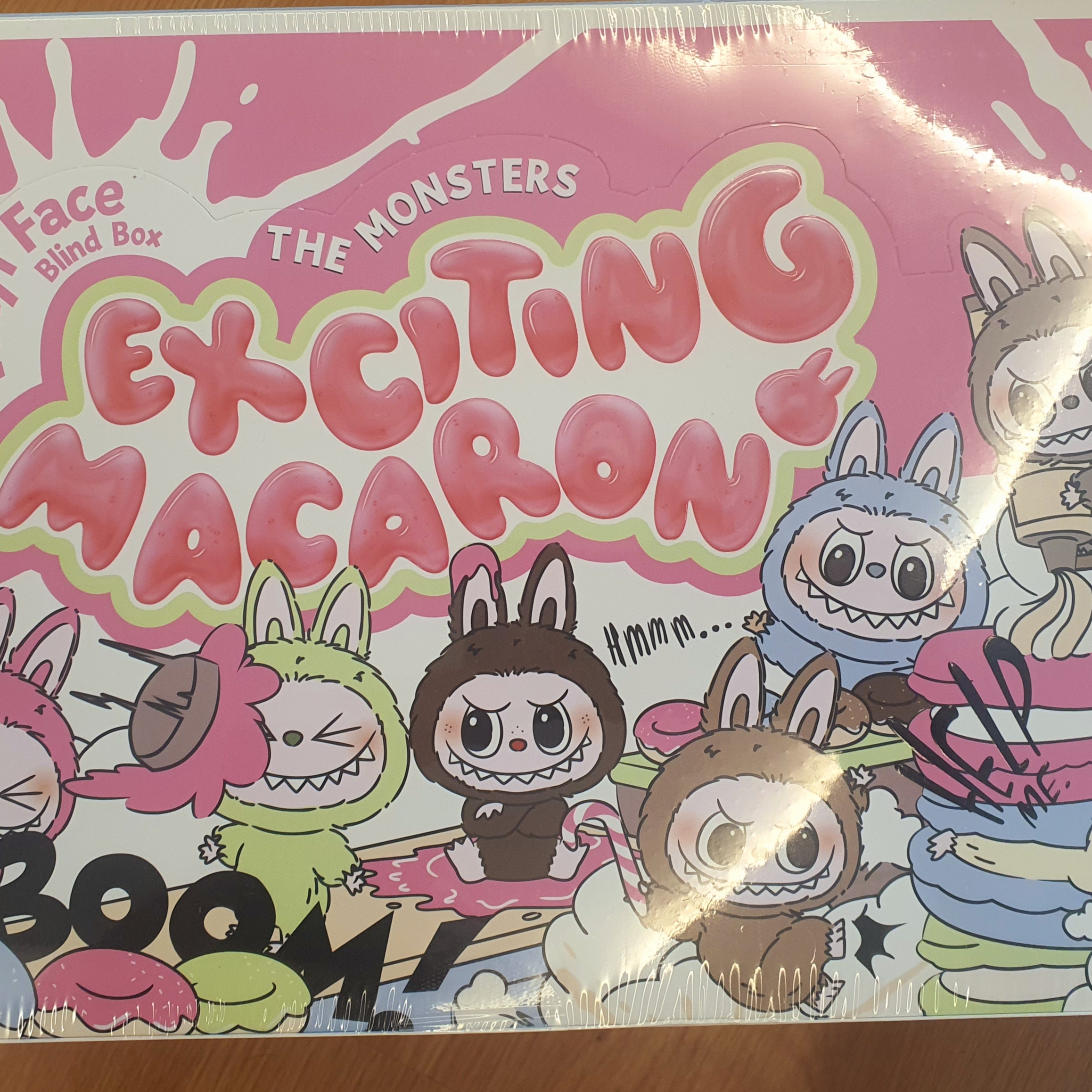 Pop Mart The Monsters Labubu Tasty Macarons Series Sealed Case (6 Blind Boxes) 착용 스타일 - 3