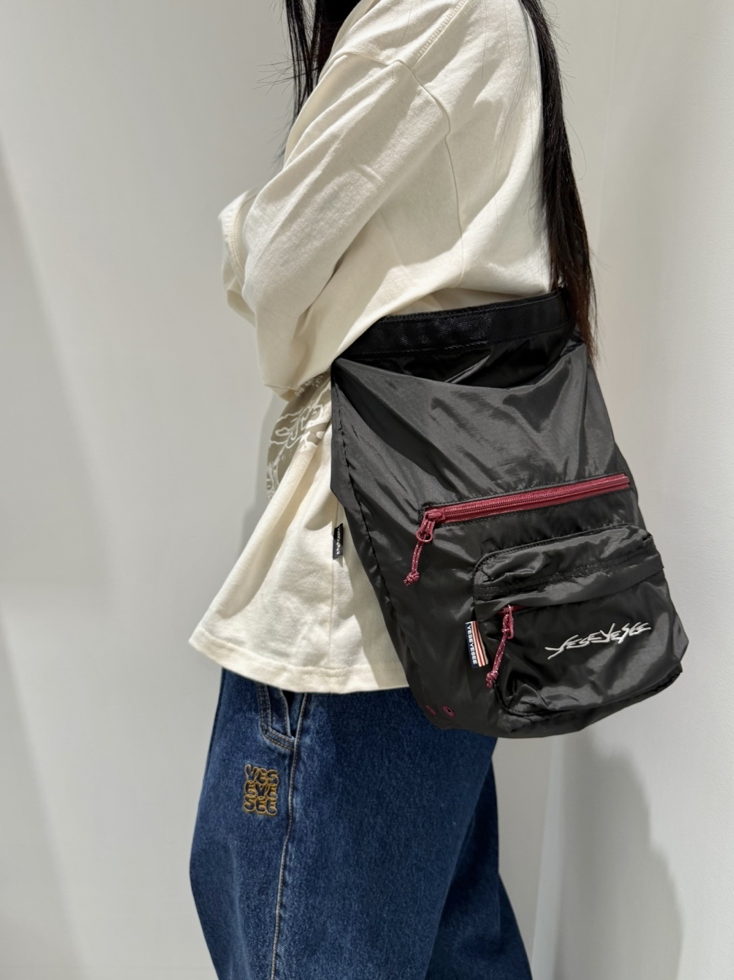 YESEYESEE Flying Eagle L/S Off White, YESEYESEE Two Tucked Denim Pants Indigo 착용 스타일 - 5