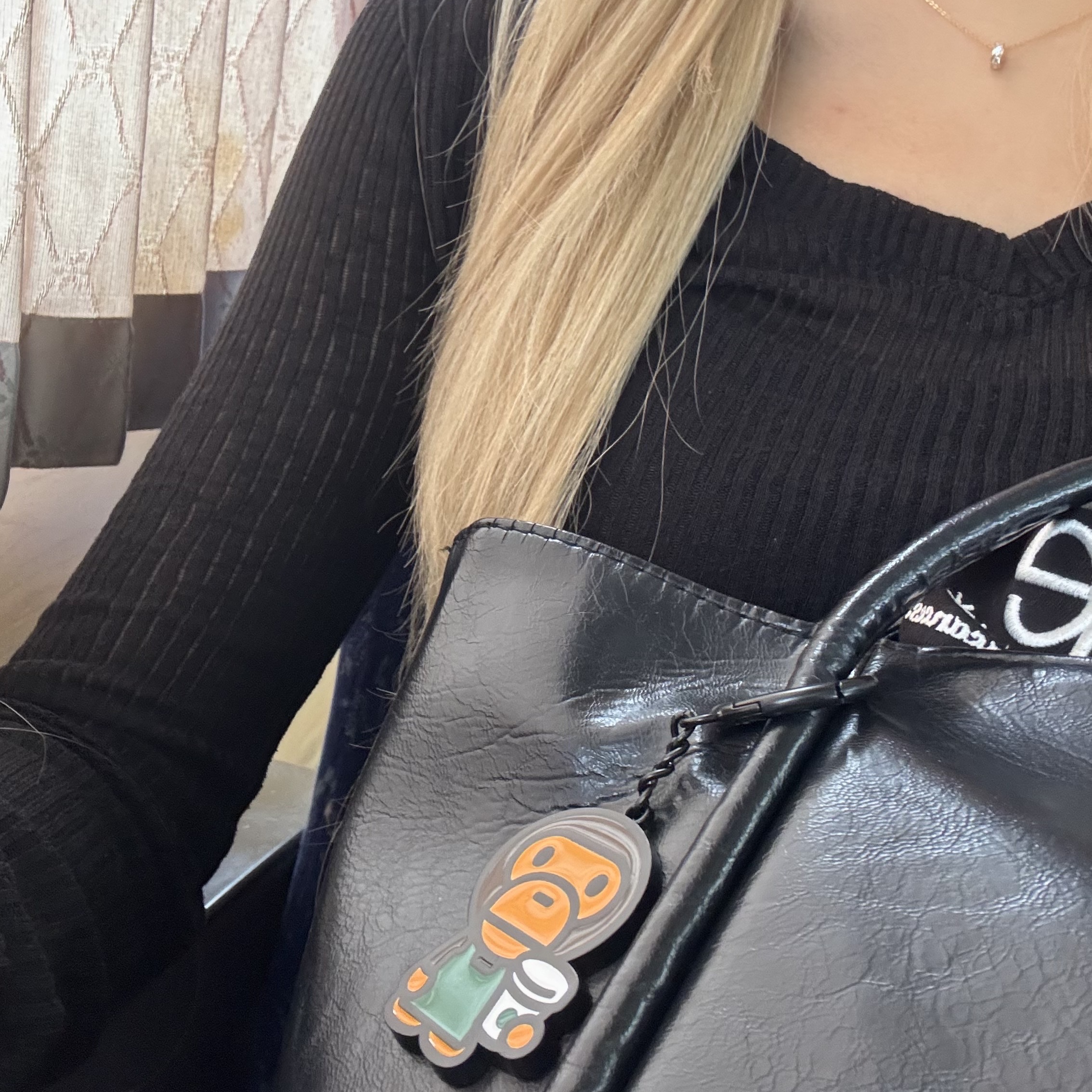 Starbucks x BAPE Baby Milo Keychain, Starbucks x BAPE Baby Milo Keychain 착용 스타일 - 2