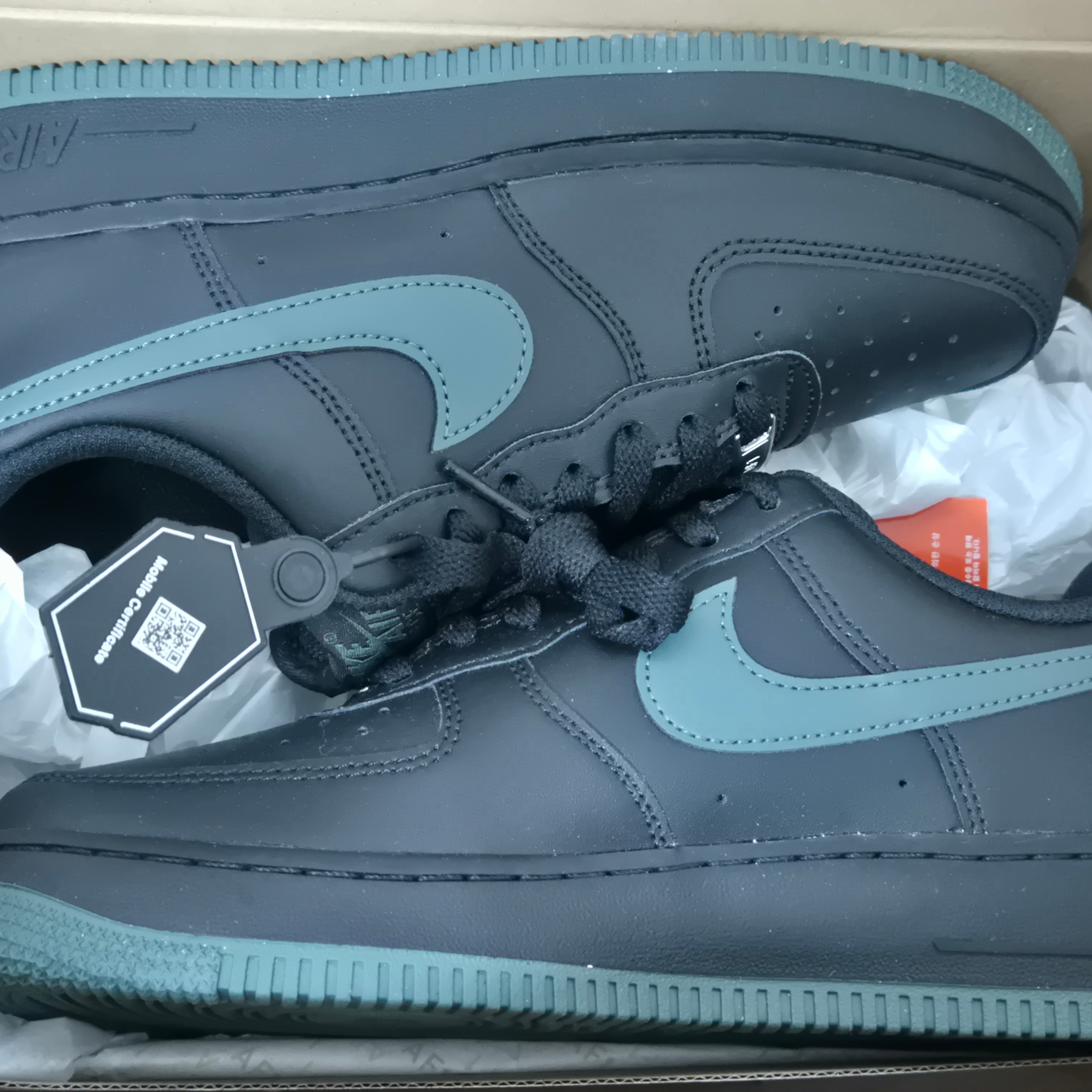 Nike Air Force 1 '07 Black Vintage Green 착용 스타일 - 1