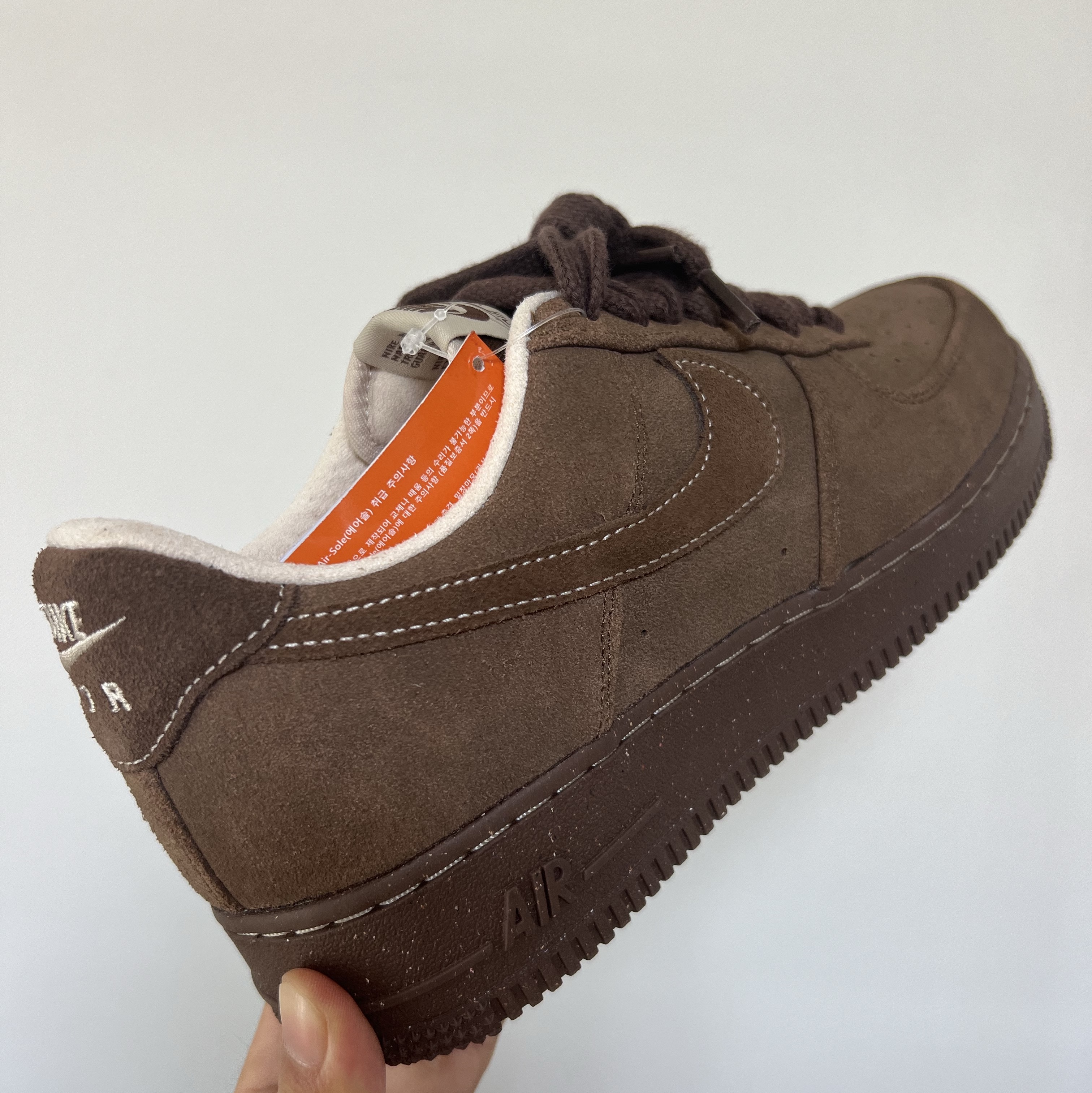 (W) Nike Air Force 1 '07 Cacao Wow 착용 스타일 - 2