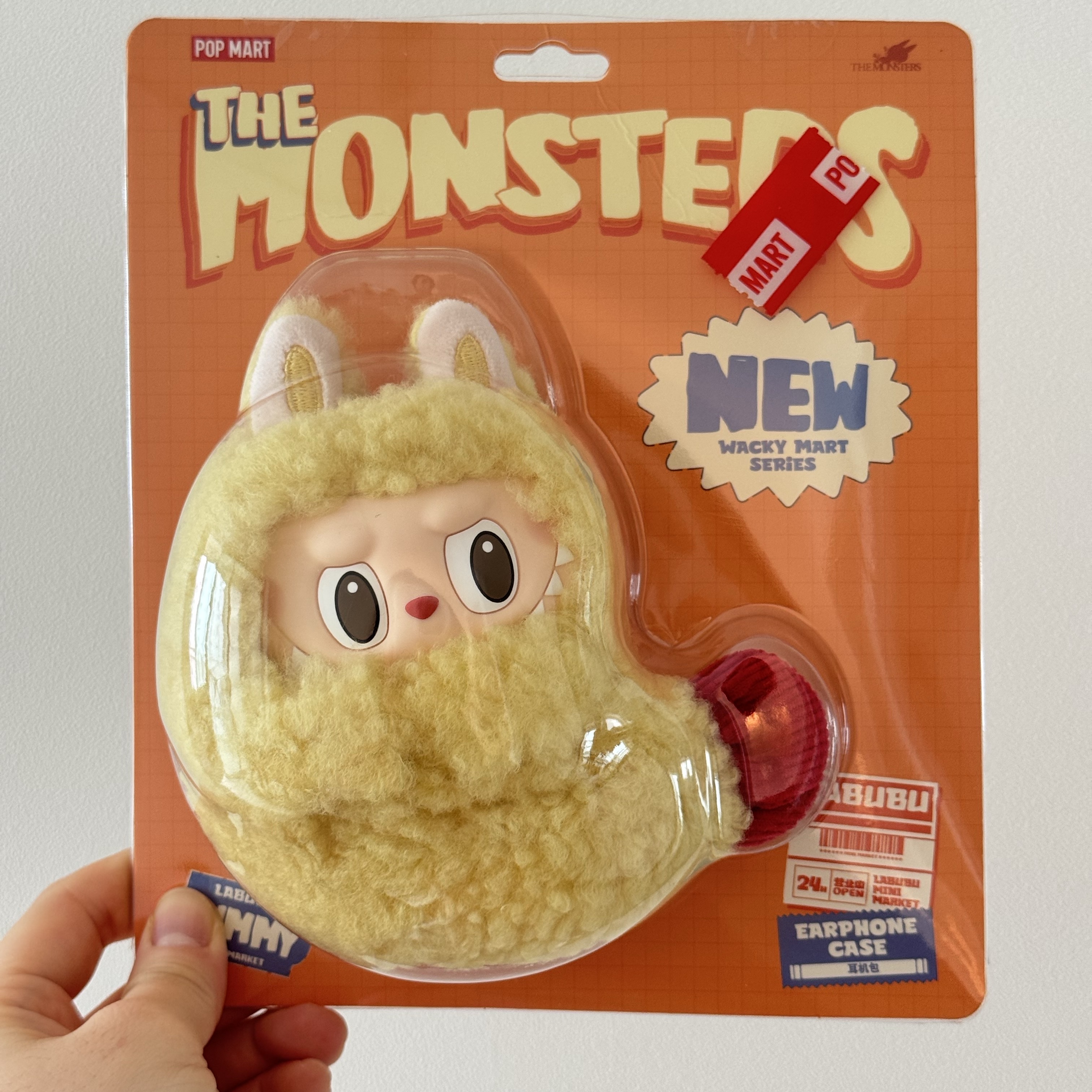 Pop Mart Labubu The Monsters Wacky Mart Series Earphone Case 착용 스타일 - 2
