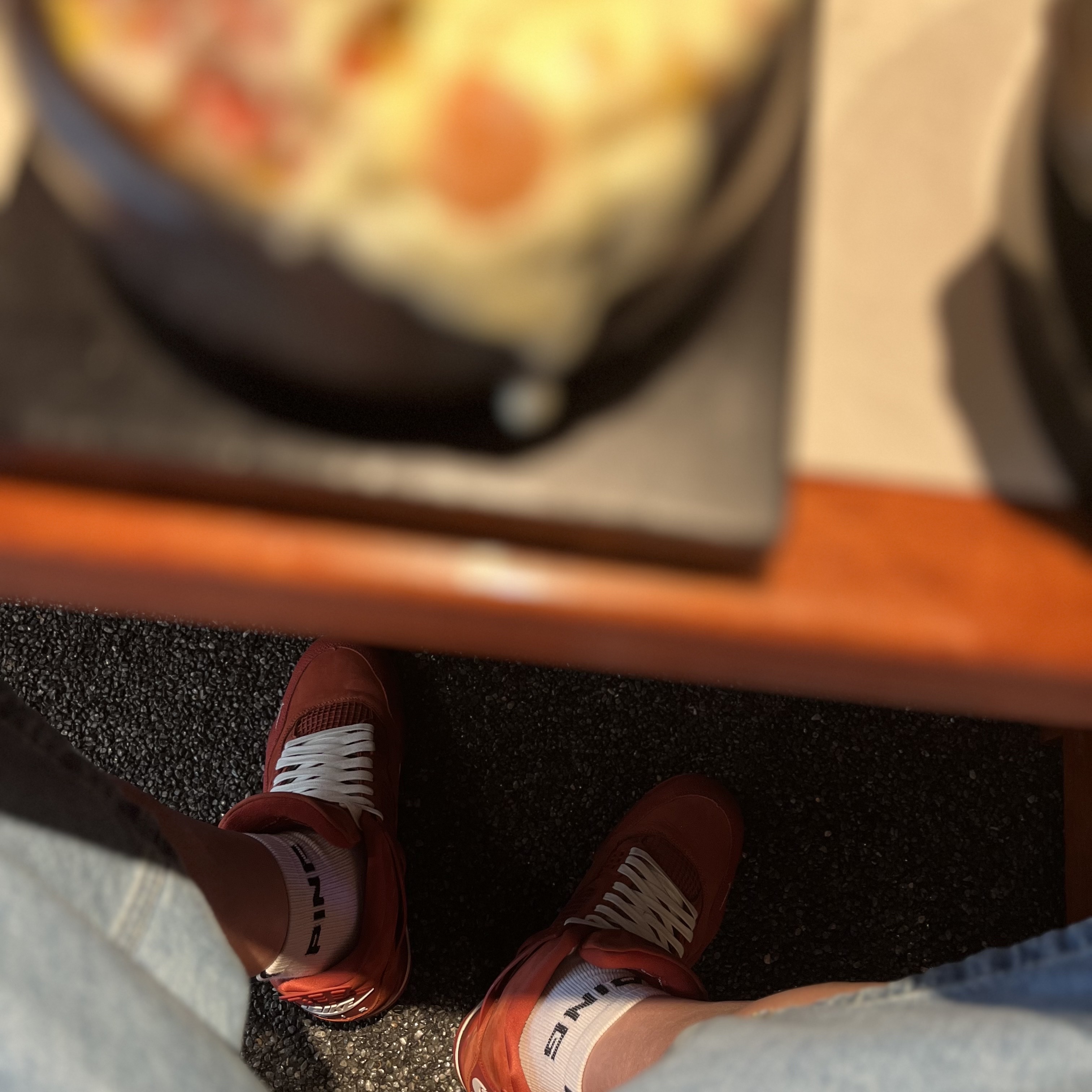 Jordan 4 x Nigel Sylvester Retro OG SP Brick by Brick 착용 스타일 - 2