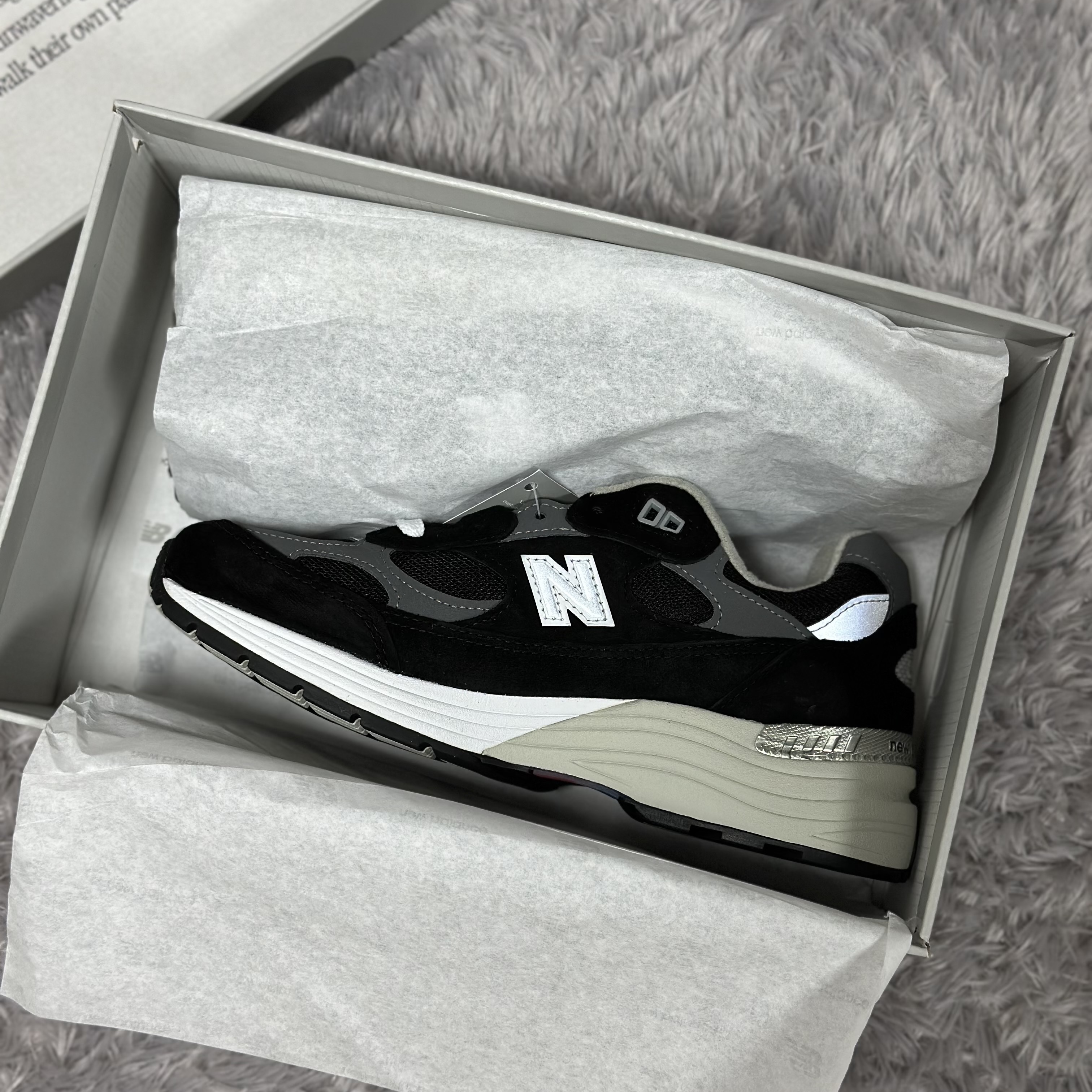 New Balance 992 Made in USA Core Black Grey 착용 스타일 - 1