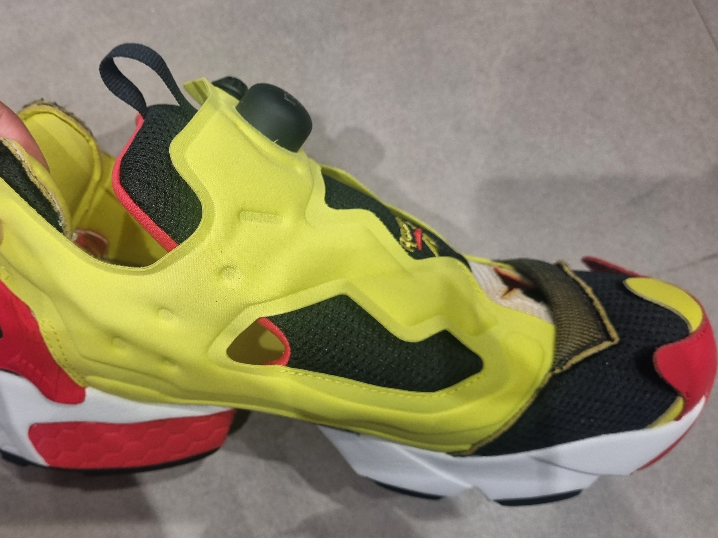 Reebok x Maison Margiela Project 0 IF Memory of Citron Yellow 착용 스타일