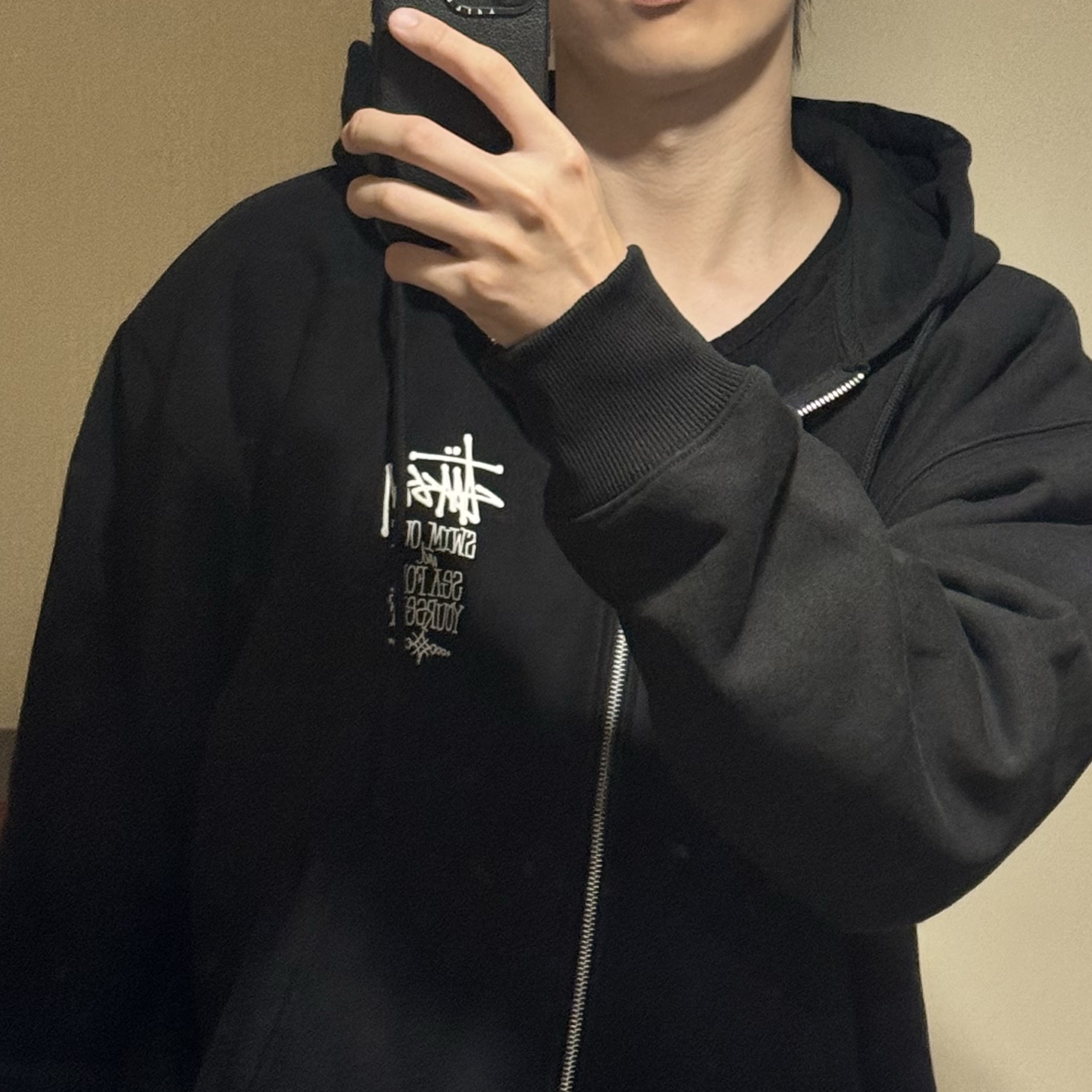 Stussy Swim Out Zip Hoodie Black 착용 스타일 - 2