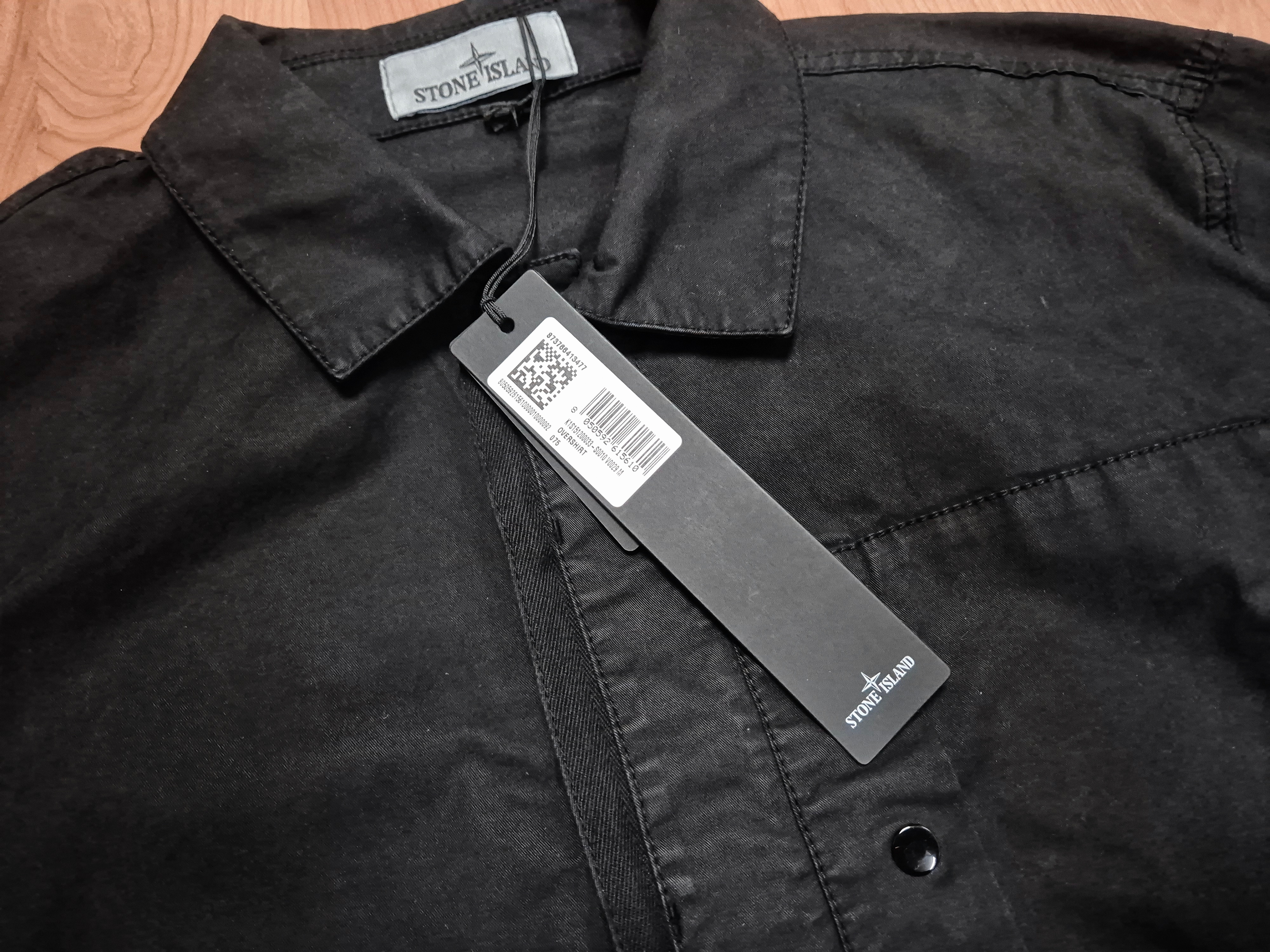 Stone Island 1200033 Supima Cotton Twill Stretch-TC Overshirt with Hidden Snap Fastening Black - 25SS 착용 스타일 - 1
