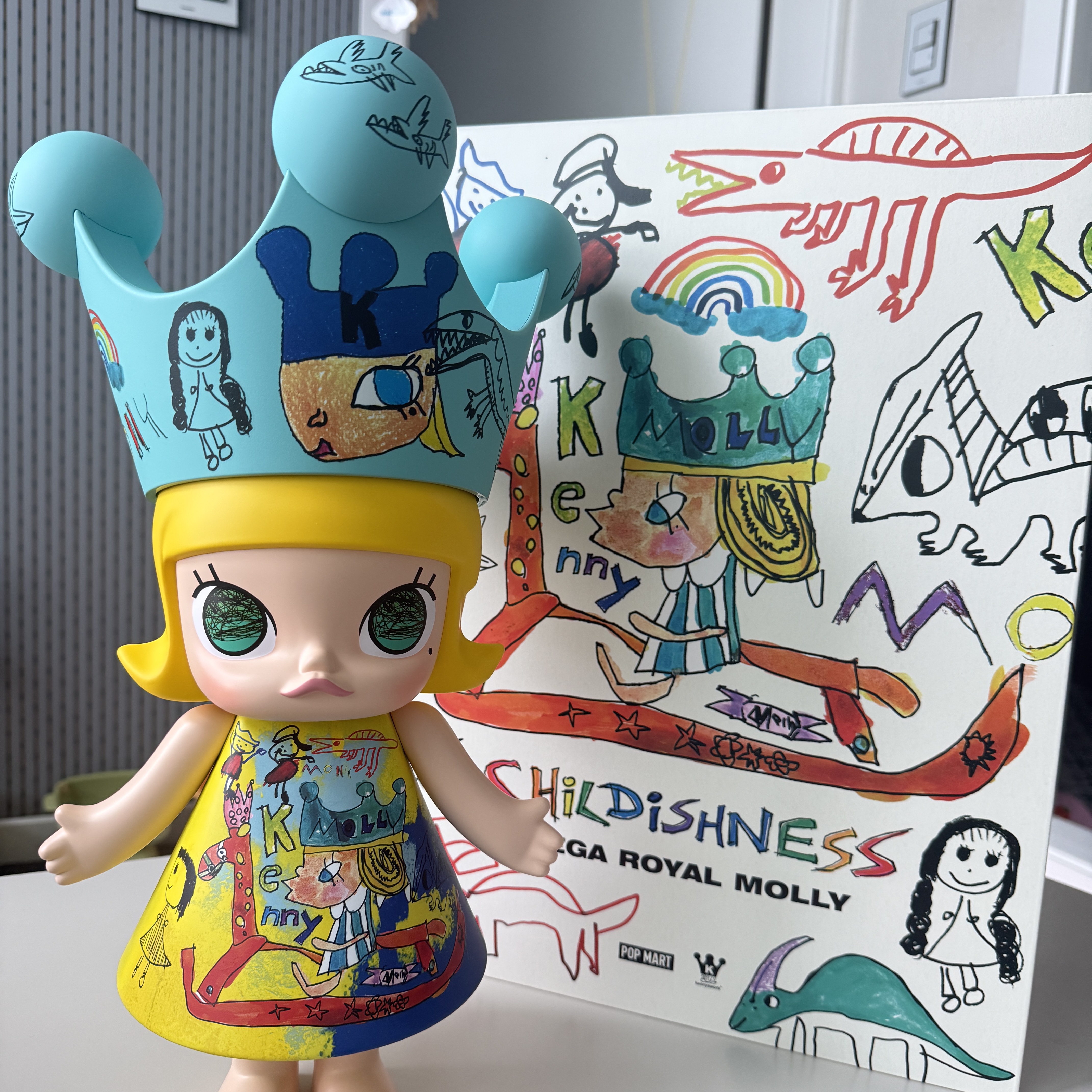 Pop Mart Mega Royal Molly Childishness 400% 착용 스타일