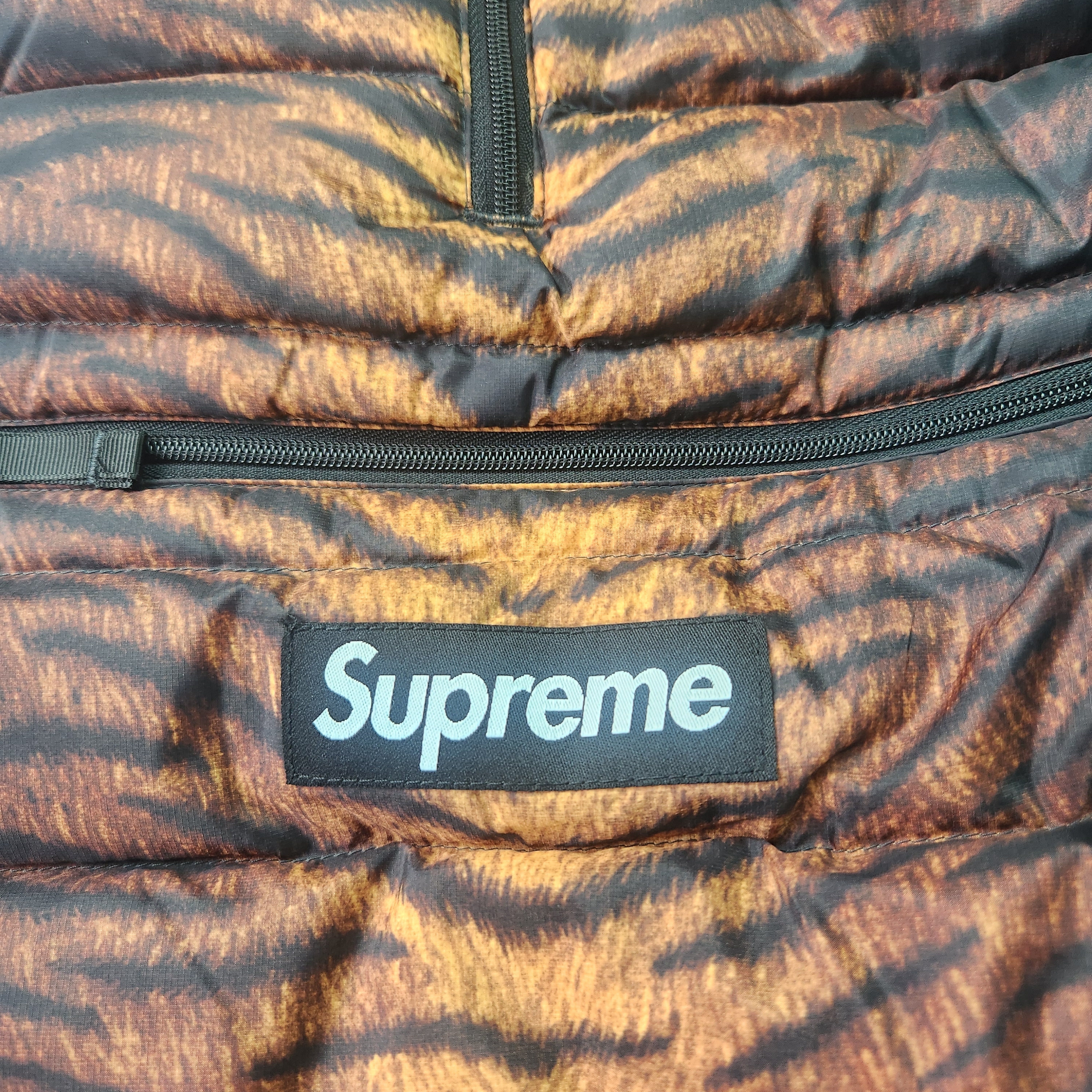 Supreme Micro Down Half Zip Hooded Pullover Tiger - 25FW 착용 스타일