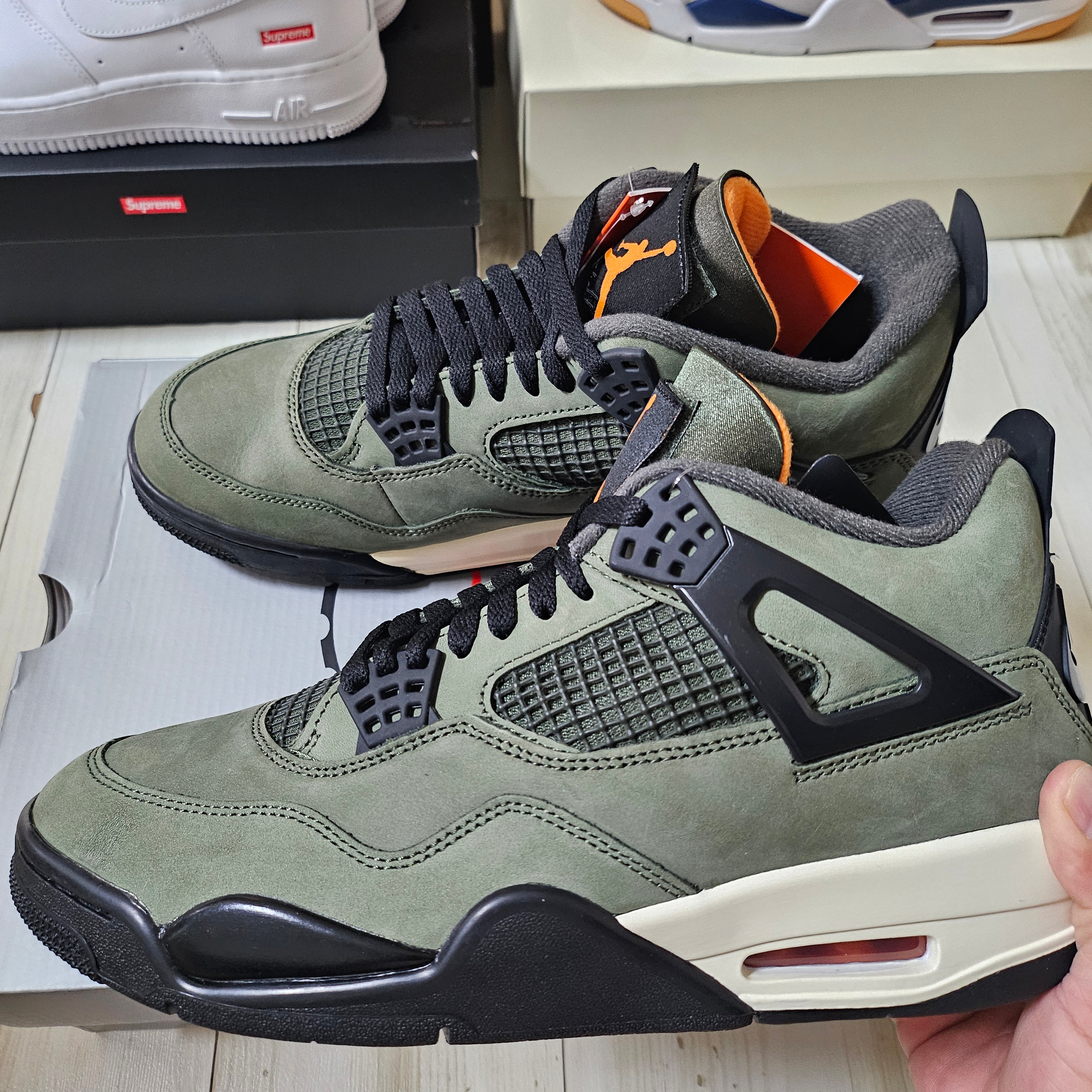 Jordan 4 x Undefeated Retro OG SP Deep Green and Clementine 착용 스타일 - 2