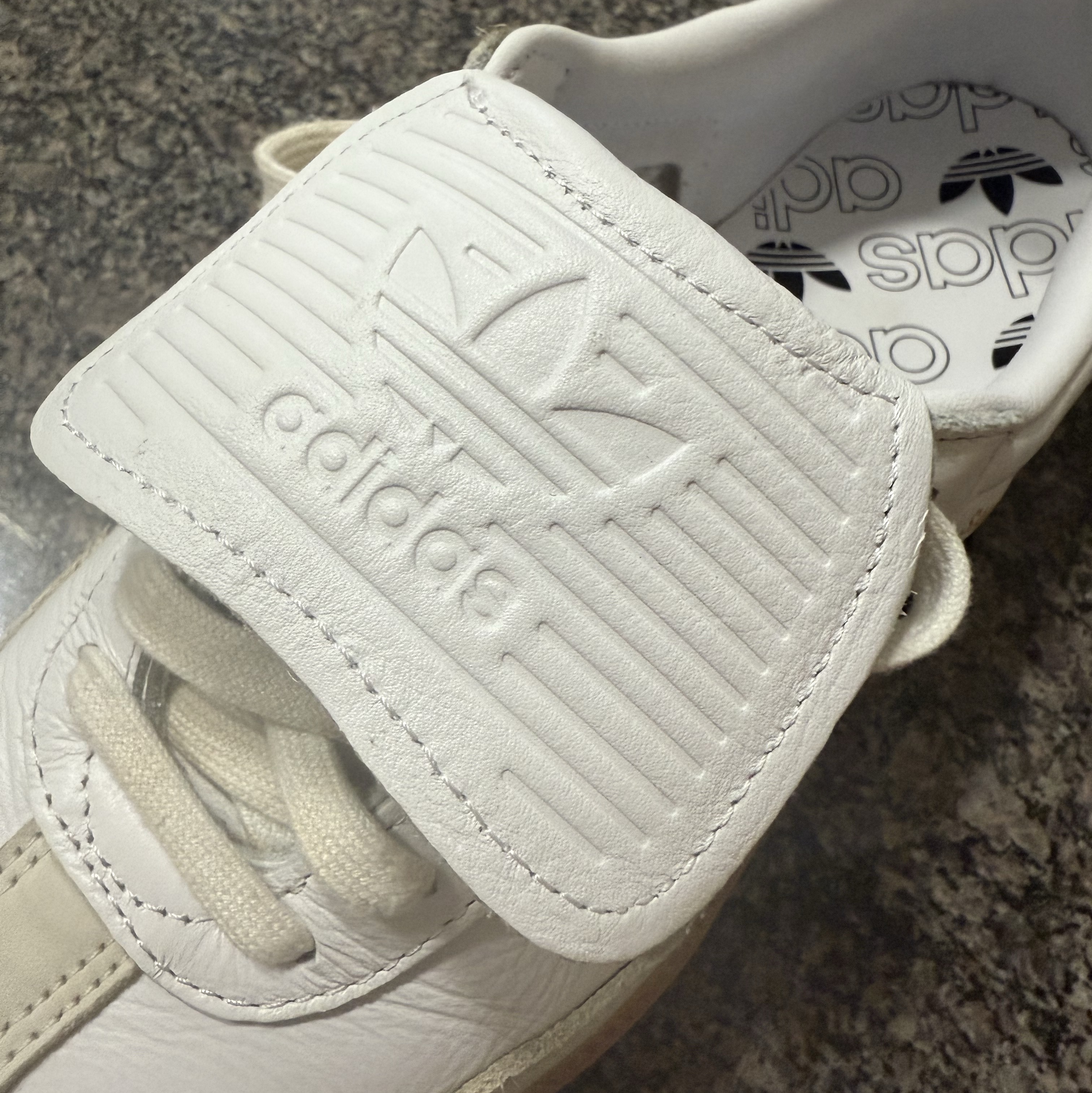 (W) Adidas Samba LT Core Black Cloud White Gold Metallic 착용 스타일 - 2