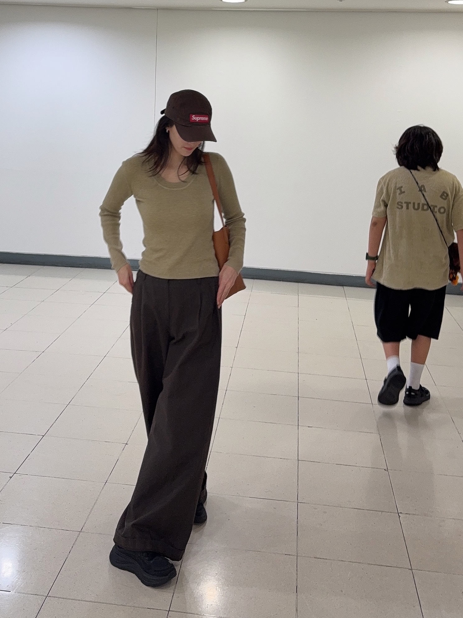 Hoka Bondi 9 Black - Wide, Supreme Washed Chino Twill Camp Cap Brown - 21FW 착용 스타일 - 5