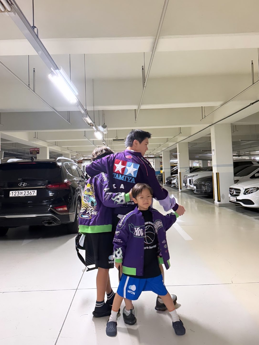 IAB Studio x Tamiya IAB Comets Racing Jacket Purple, Nike Air Max Scorpion Flyknit Dark Smoke Grey 착용 스타일 - 1
