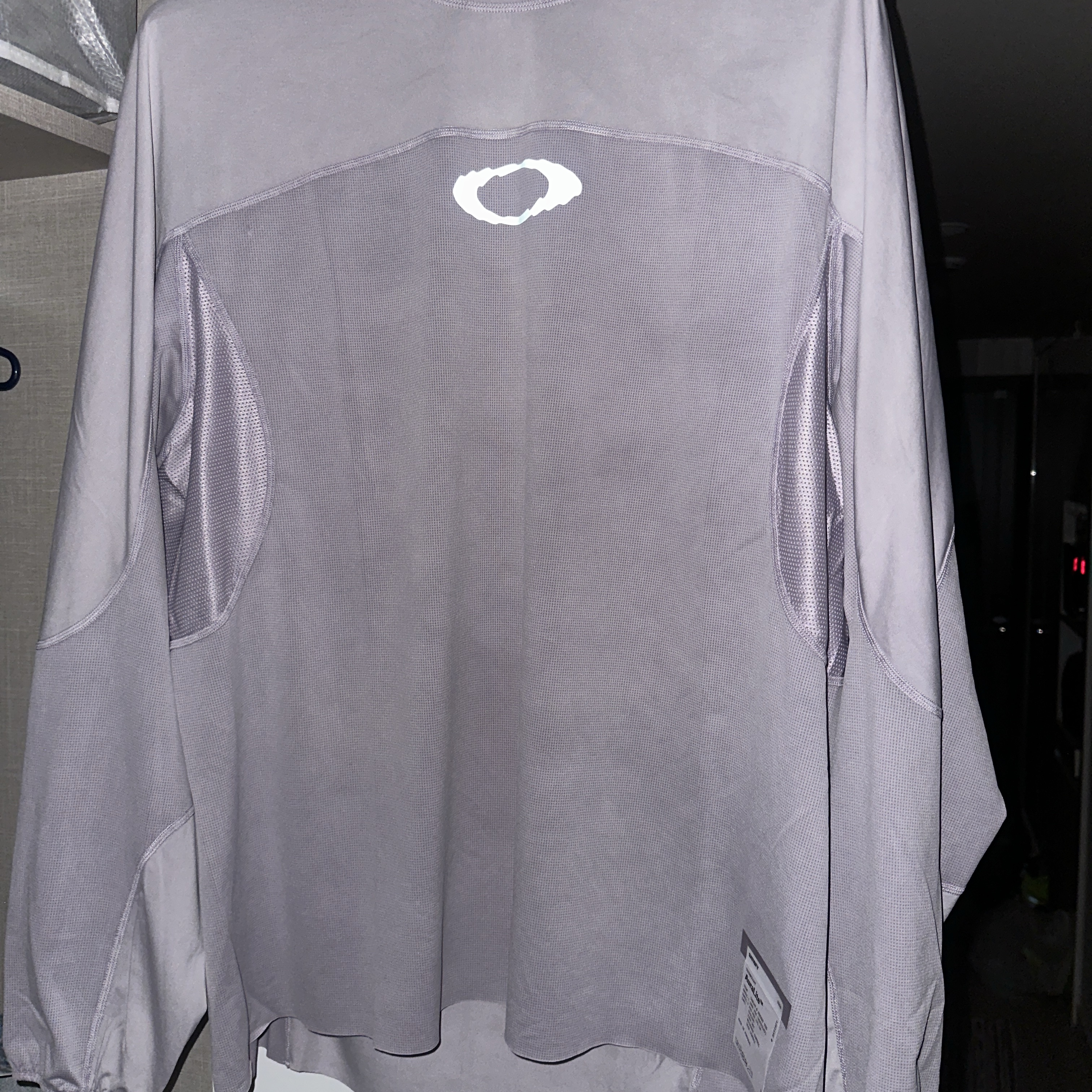 Oakley x Satisfy AuraLite Desert T-Shirt Mineral Dusk 착용 스타일 - 2